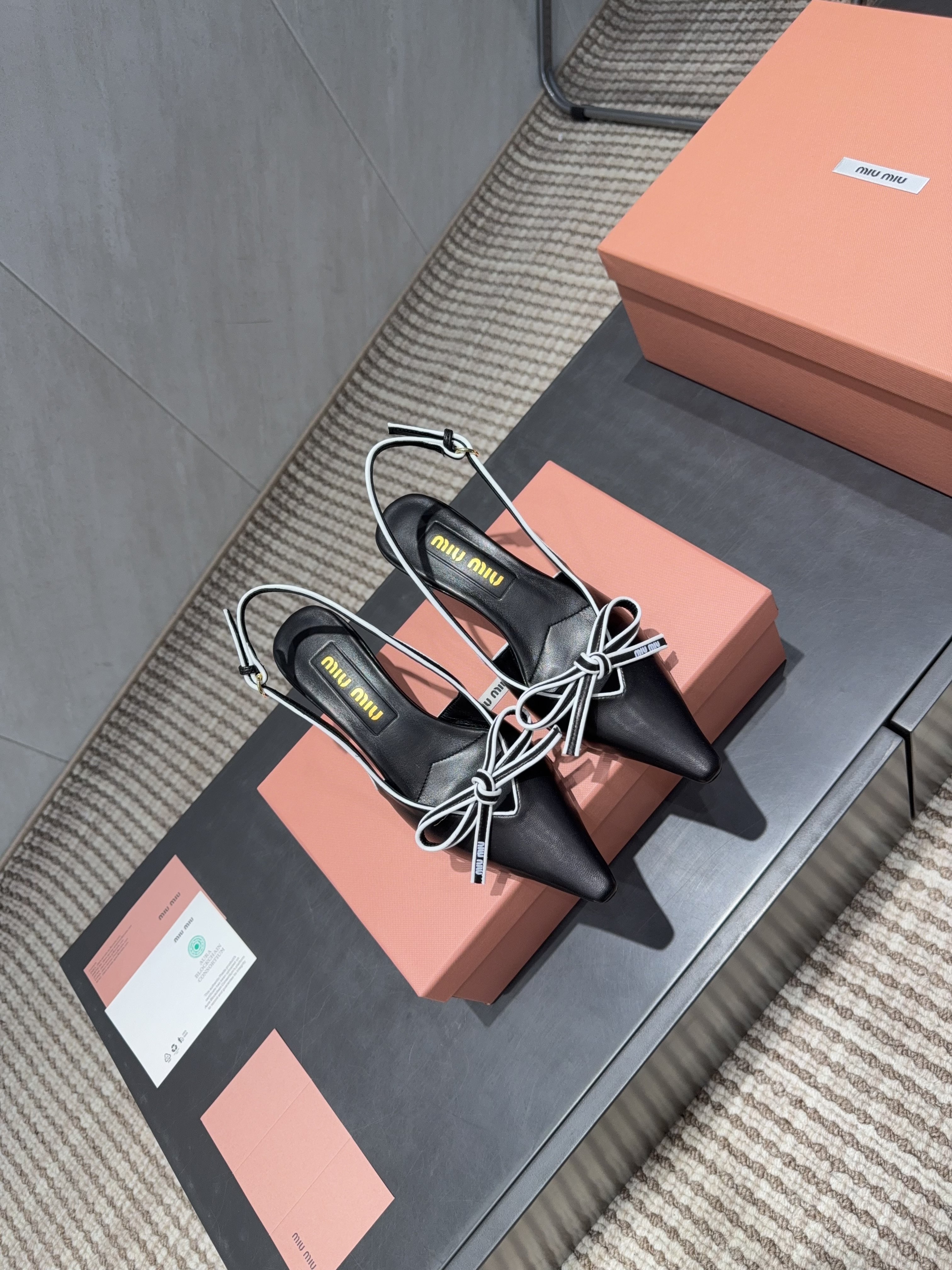 MIUMIU 26S SLINGBACK 55MM IN BLACK AND WHITE CALFSKIN WITH BOW