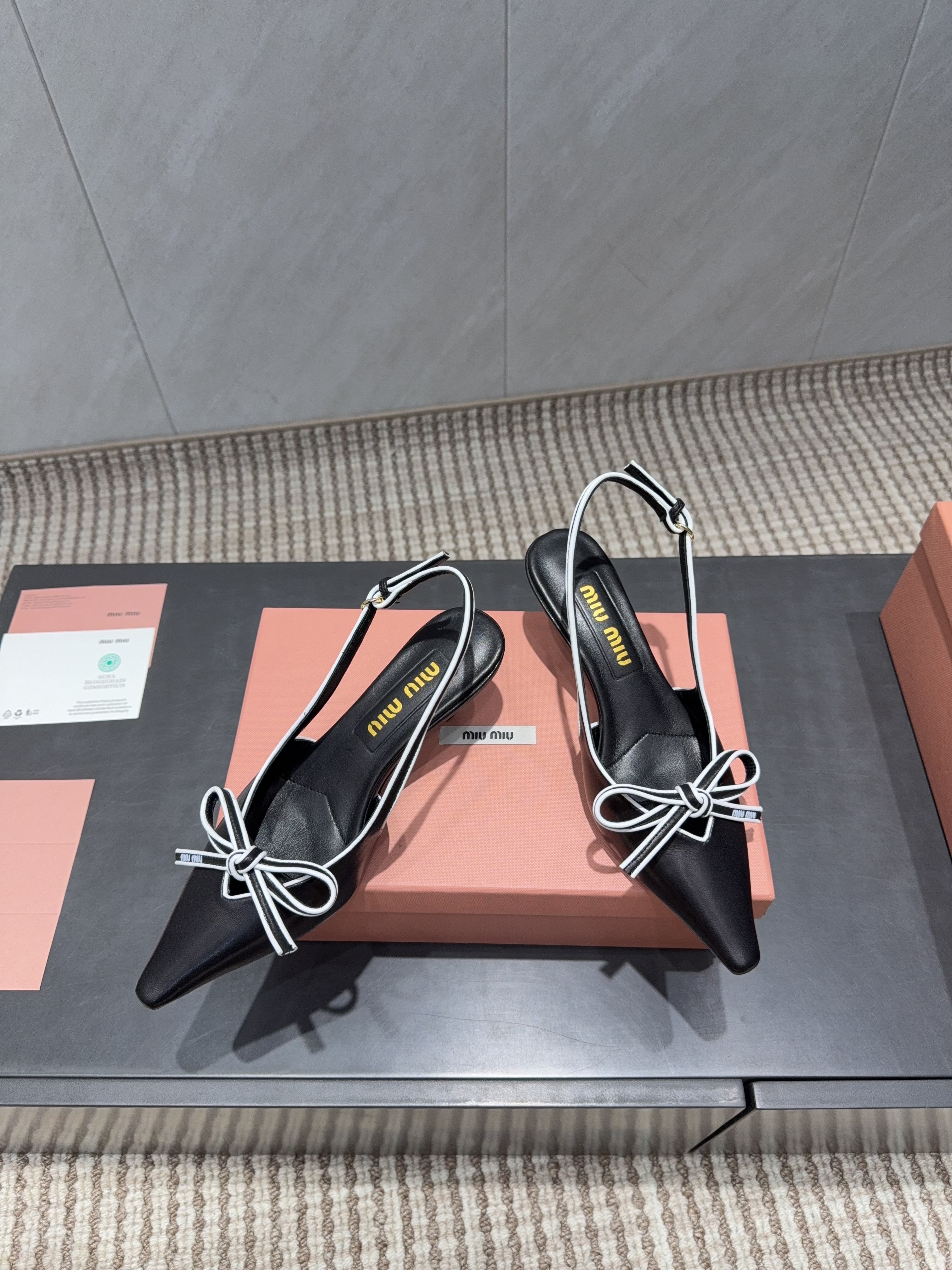 MIUMIU 26S SLINGBACK 55MM IN BLACK AND WHITE CALFSKIN WITH BOW