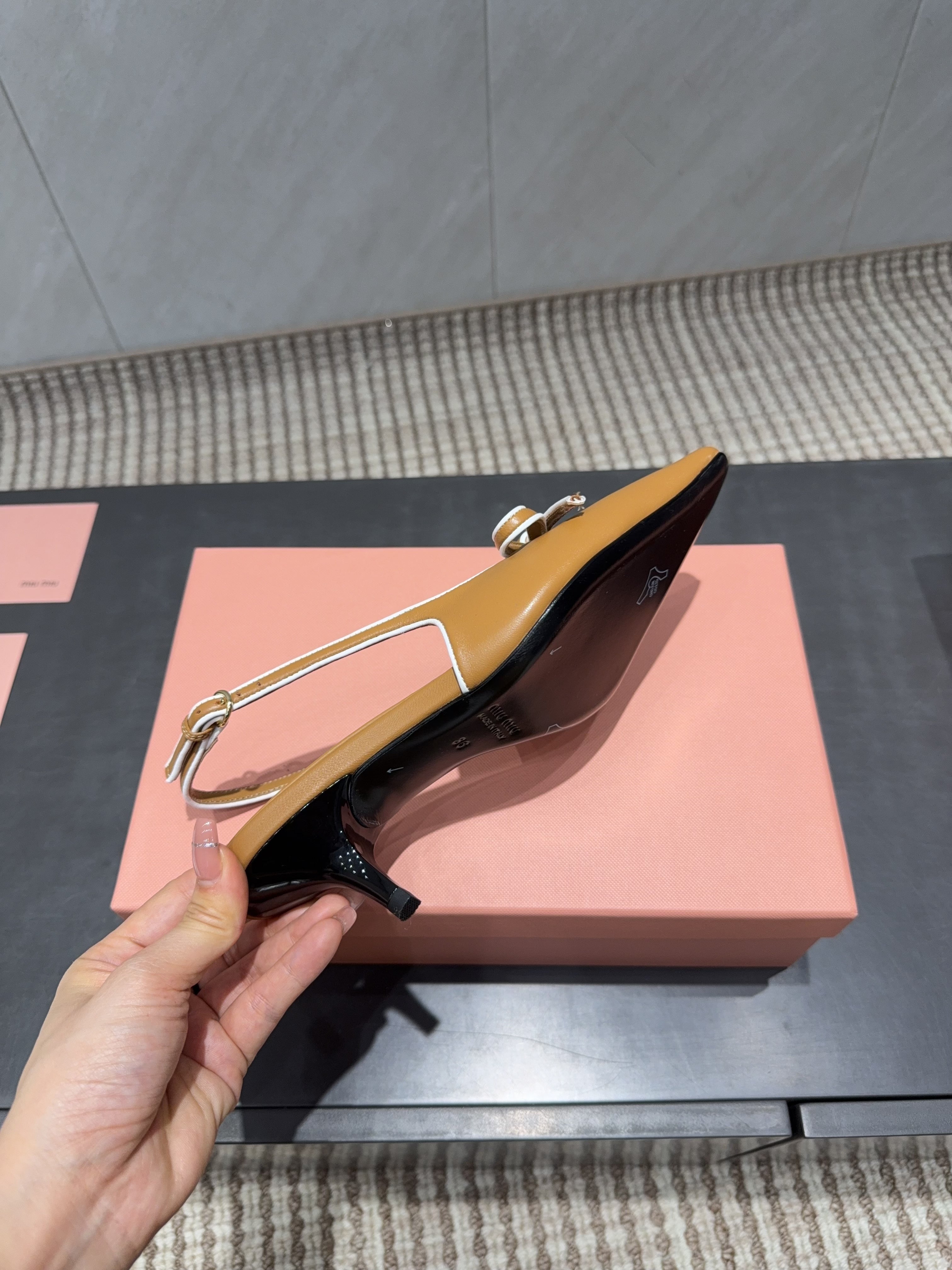 MIUMIU 26S SLINGBACK 55MM IN CARAMEL BROWN CALFSKIN WITH BOW