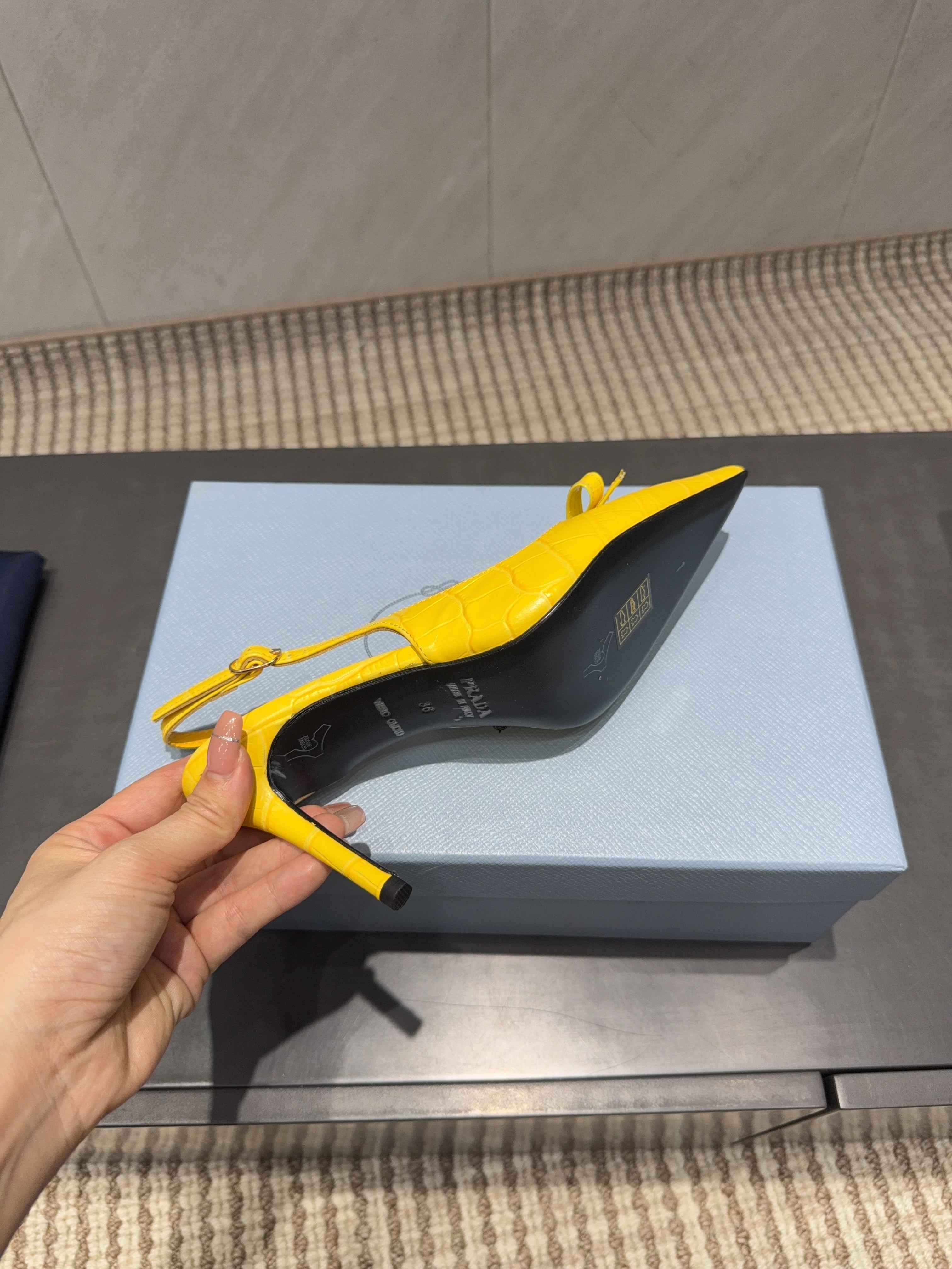 PRADA 26S POINTED TOE SLINGBACK HIGH HEELS 85MM IN BRIGHT YELLOW CALFSKIN WITH BOW