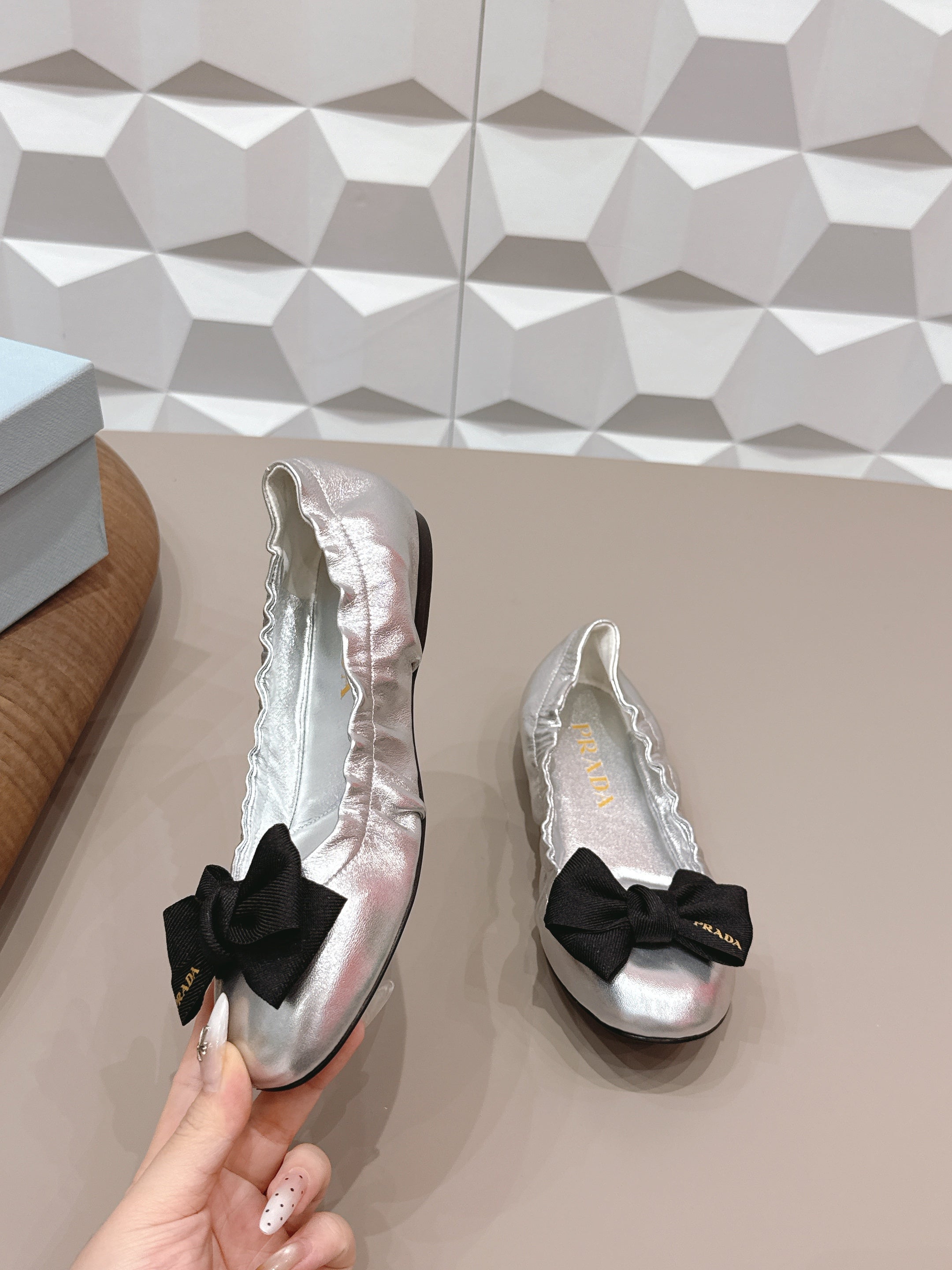 PRADA 26S ROUND TOE FLATS WITH BOW IN SILVER CALFSKIN