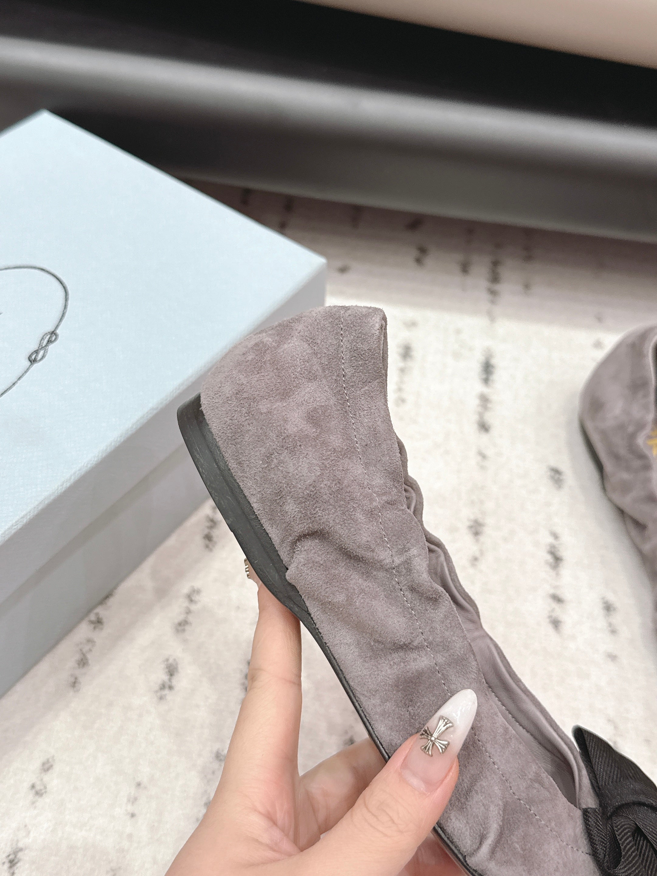 PRADA 26S ROUND TOE FLATS WITH BOW IN TAUPE BROWN SUEDE