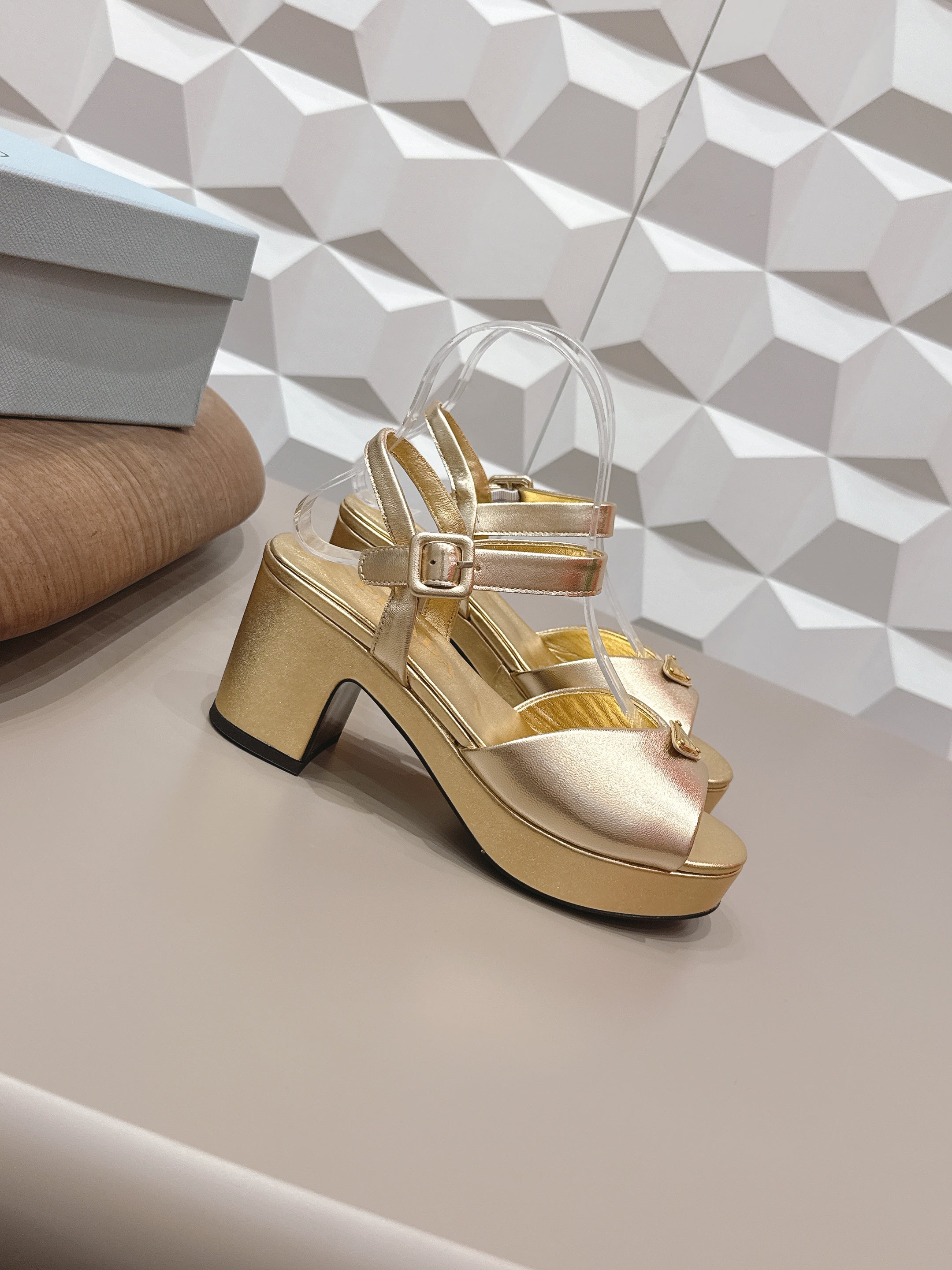 PRADA 26S HEELED SANDALS 75MM IN GOLD CALFSKIN WITH LOGO