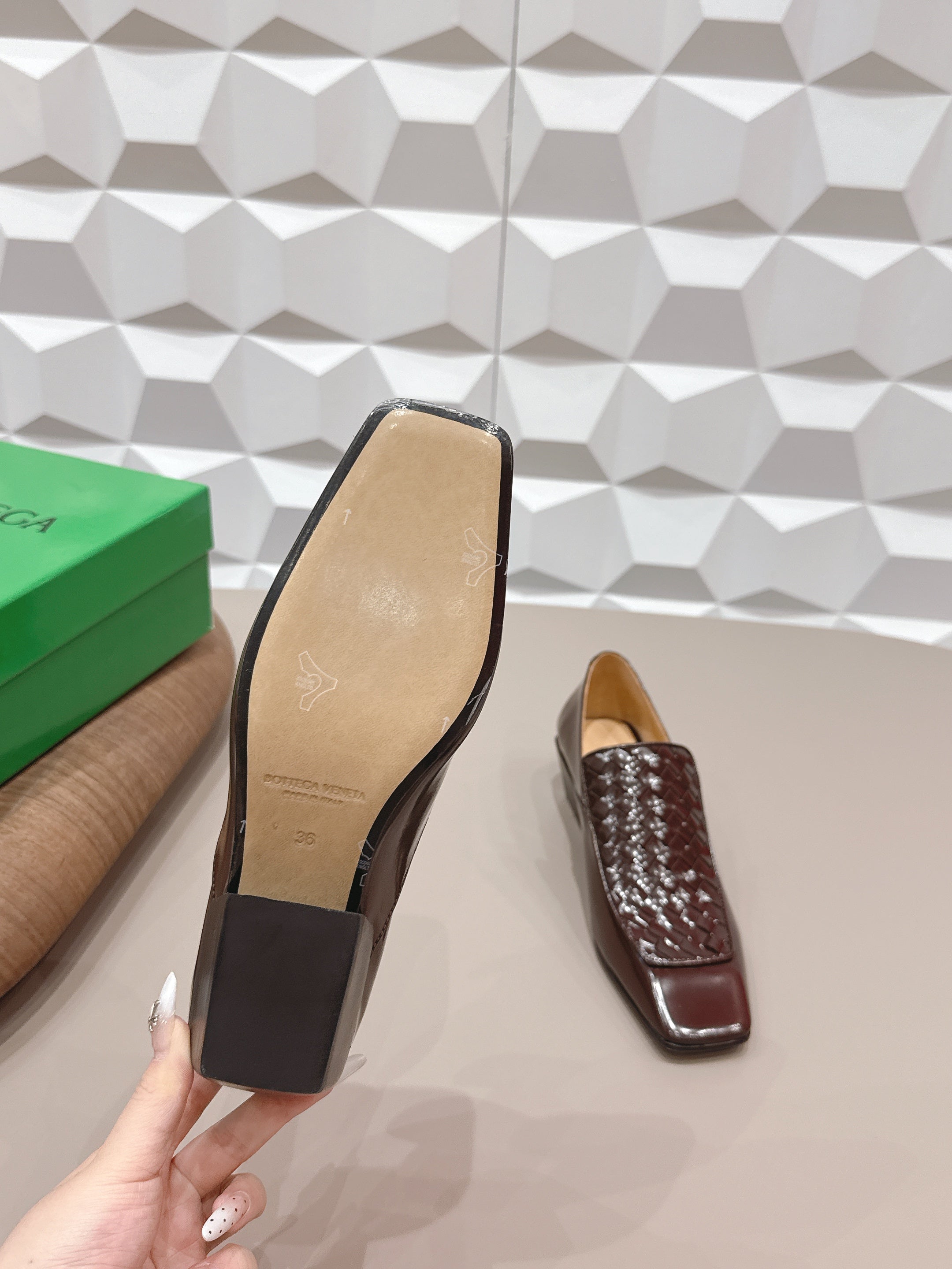 BOTTEGA VENETA 26S VENTURA LOAFERS 40 MM IN BROWN INTRECCIATO CALFSKIN