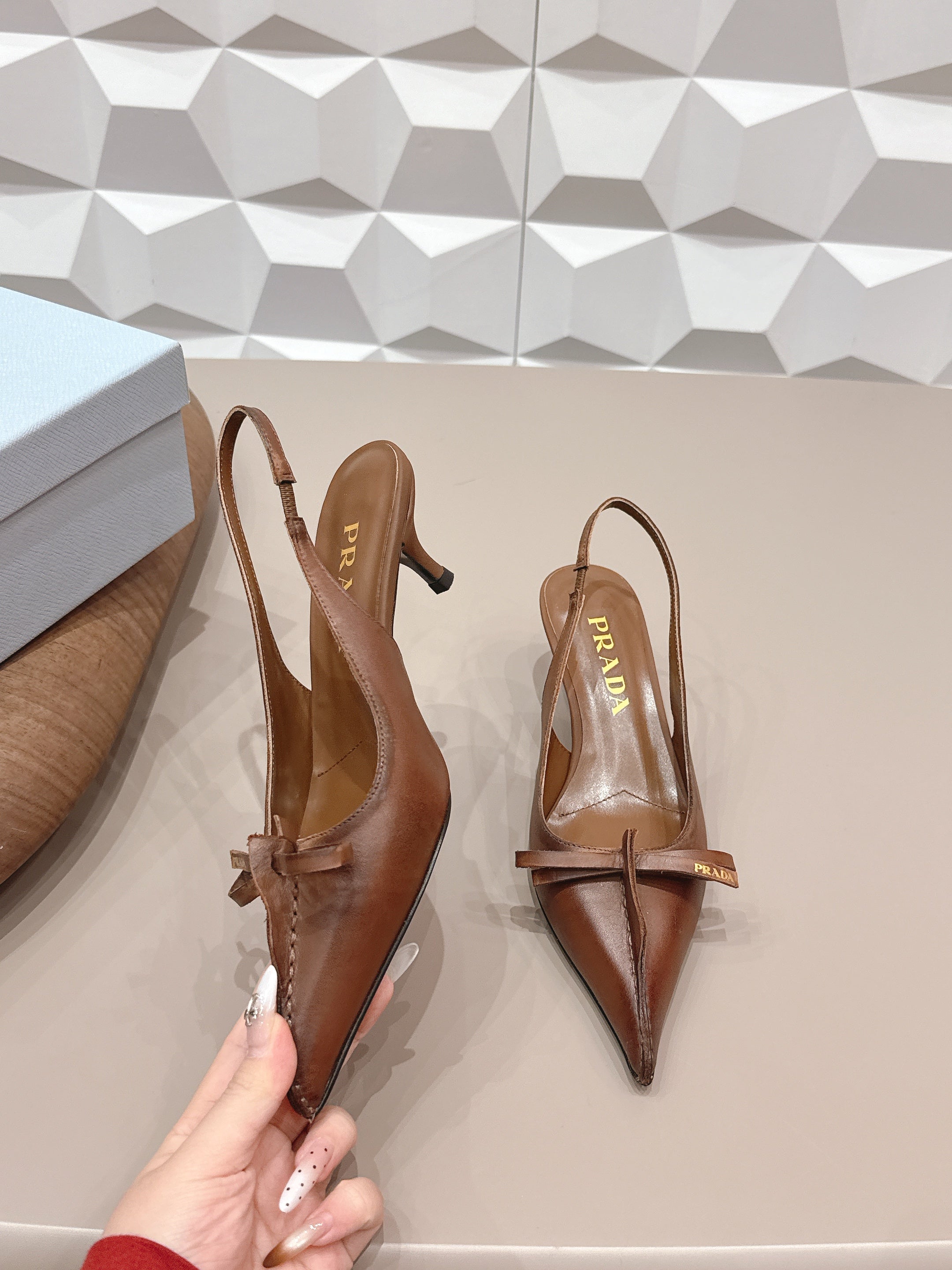 PRADA 26S POINTED TOE SLINGBACK HIGH HEELS 55MM IN BROWN CALFSKIN WITH BOW