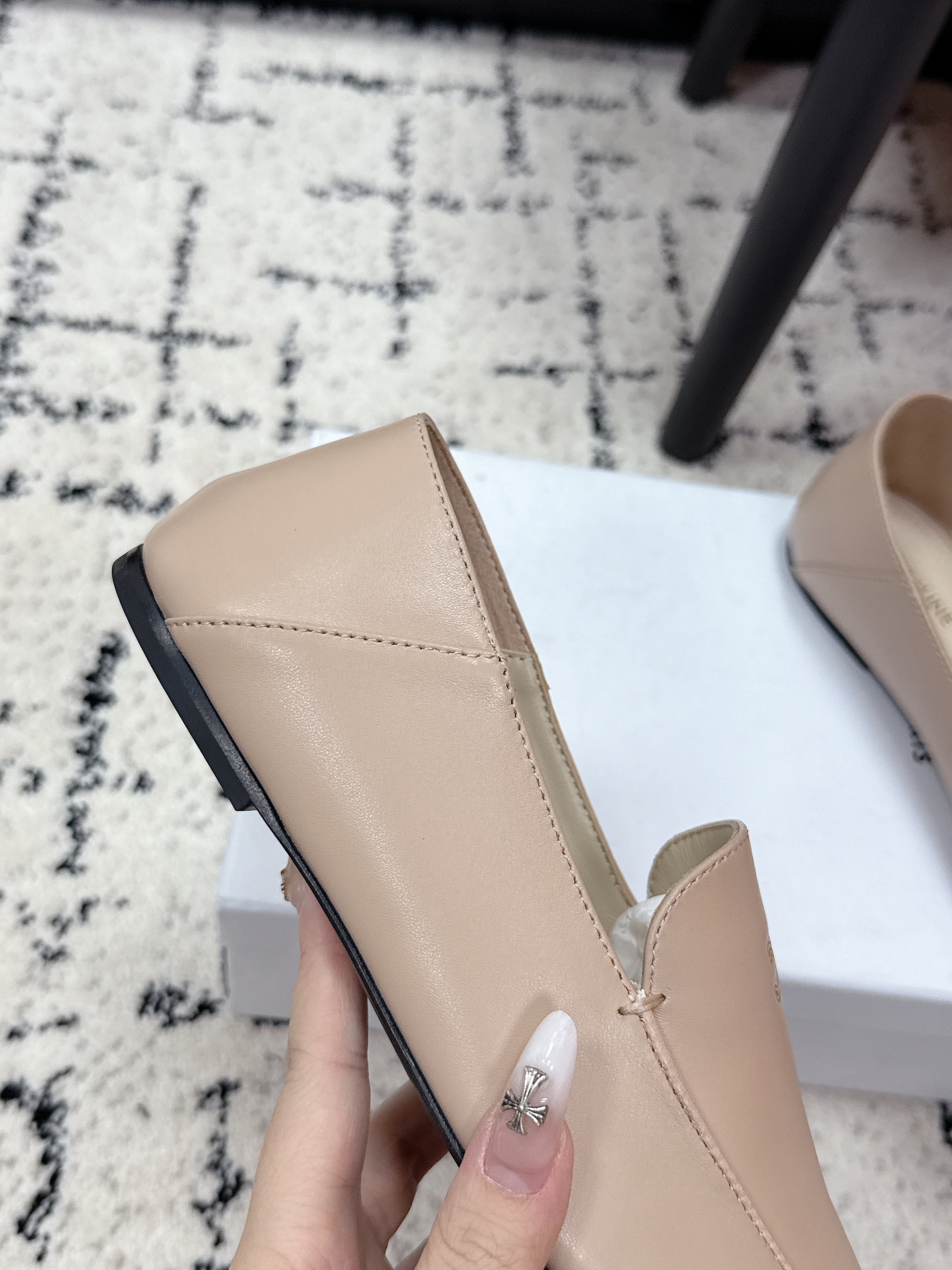 CELINE 26S AURA TRIOMPHE LOAFERS IN BEIGE LAMBSKIN