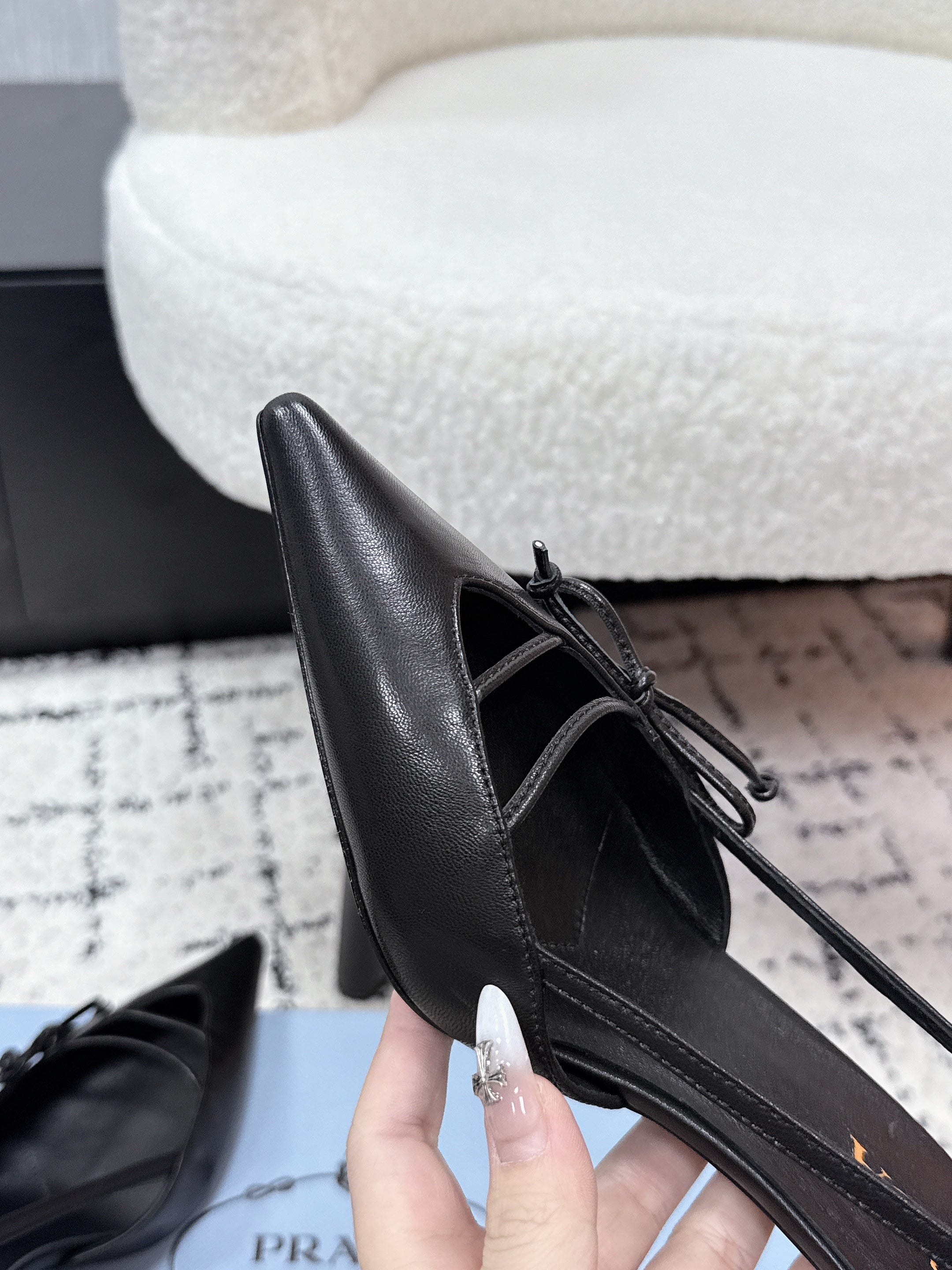 PRADA 26S POINTED-TOE HIGH HEELS 75MM IN BLACK CALFSKIN WITH BOW