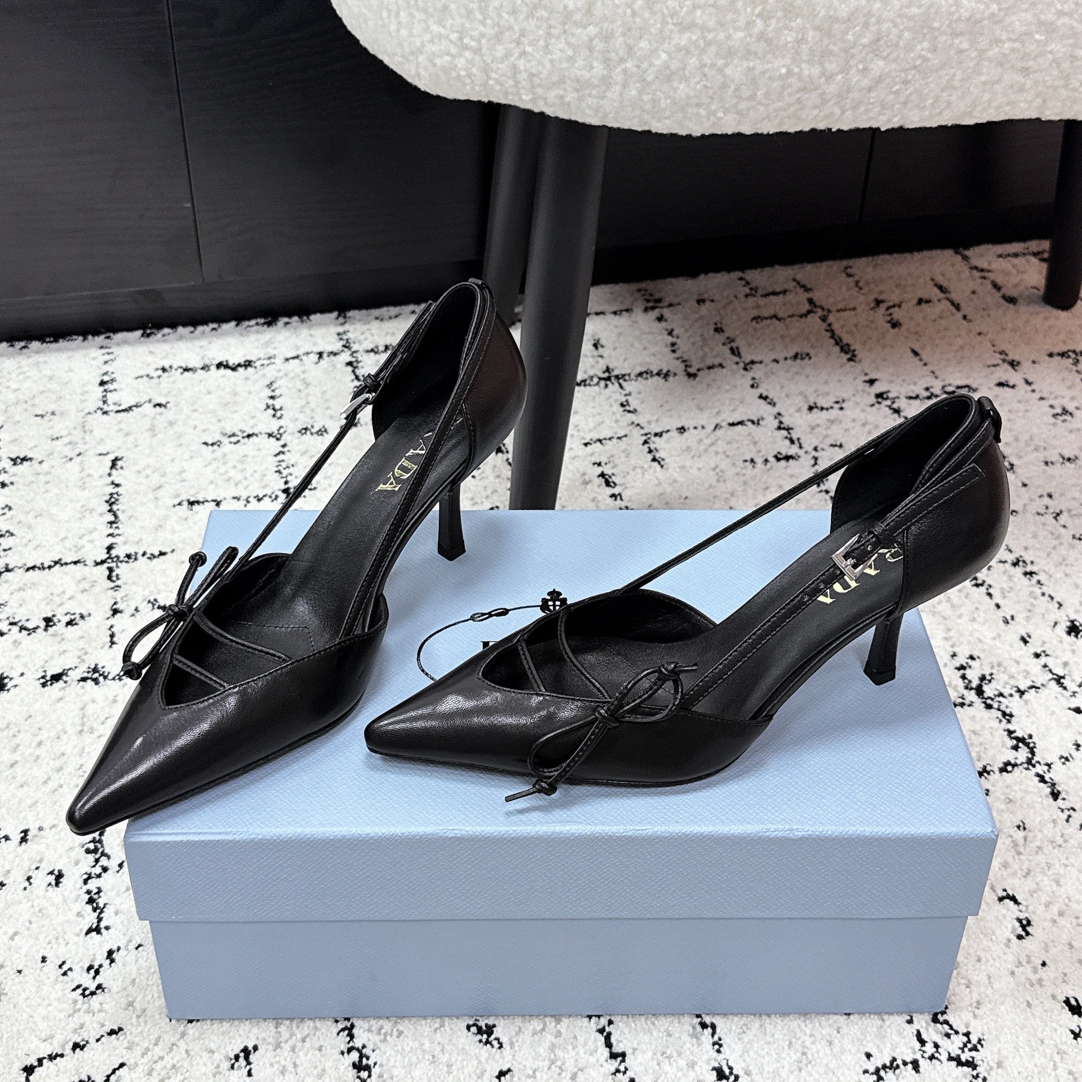 PRADA 26S POINTED-TOE HIGH HEELS 75MM IN BLACK CALFSKIN WITH BOW