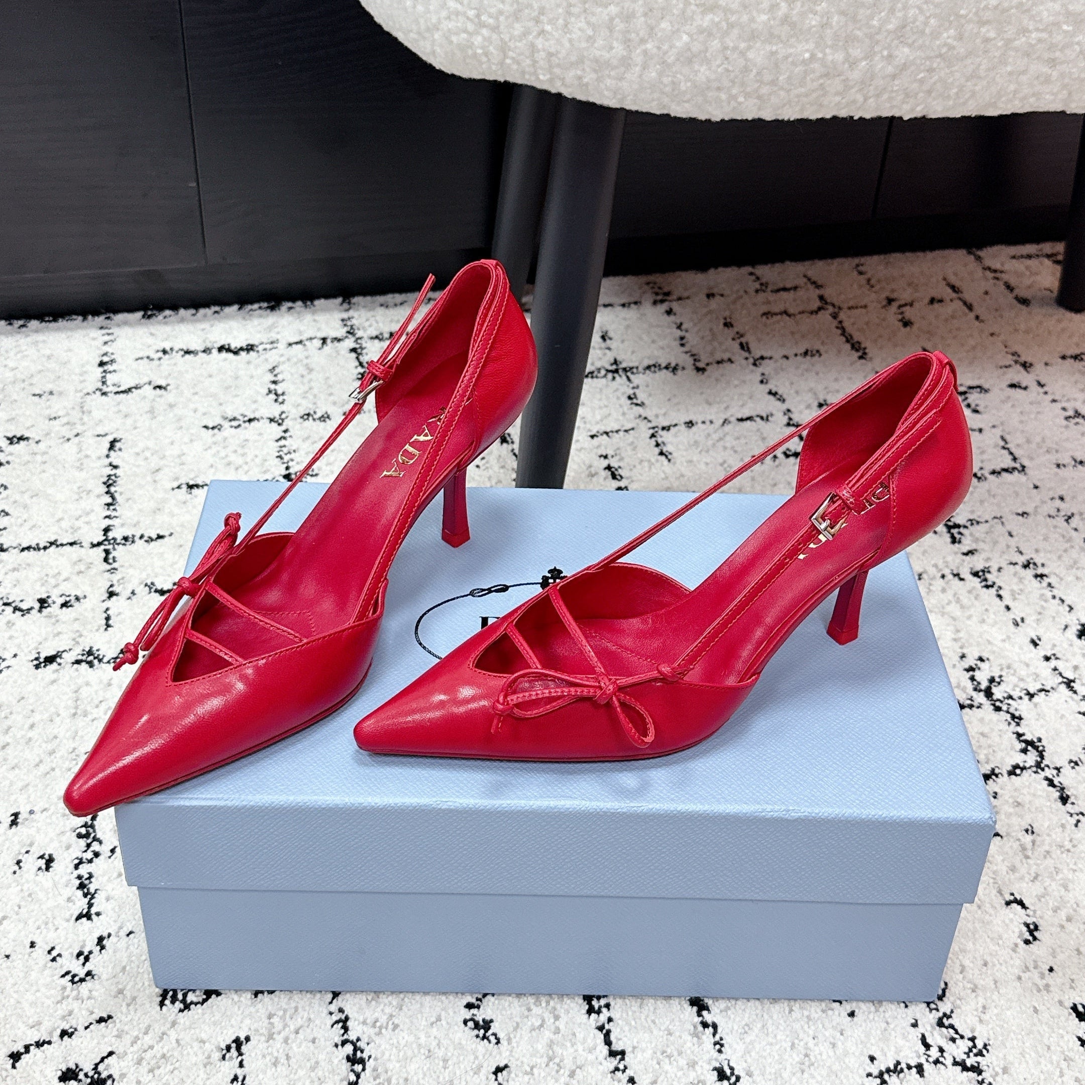 PRADA 26S POINTED-TOE HIGH HEELS 75MM IN DARK RED PATENT CALFSKIN WITH BOW