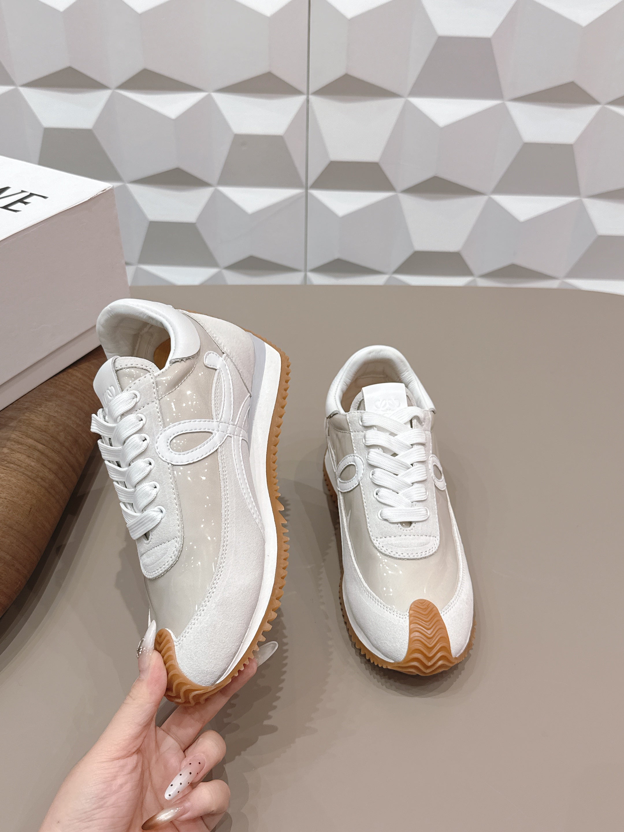 LOEWE 26S FLOW RUNNER SNEAKER IN WHITE SUEDE AND CLEAR PLASTIC AND CALFSKIN