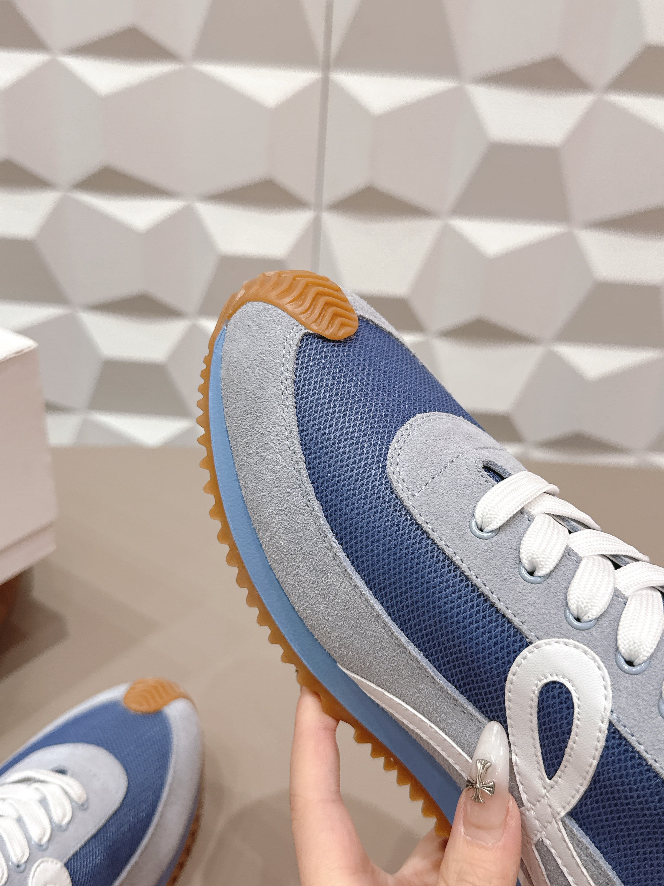 LOEWE 26S FLOW RUNNER SNEAKER IN LIGHT GRAY AND BLUE SUEDE AND CALFSKIN STYLE 2