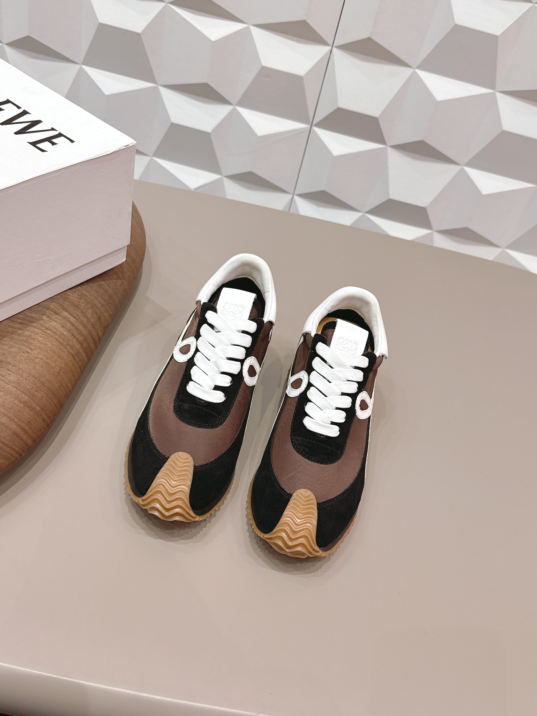 LOEWE 26S FLOW RUNNER SNEAKER IN BLACK AND DARK BROWN SUEDE AND WHITE CALFSKIN