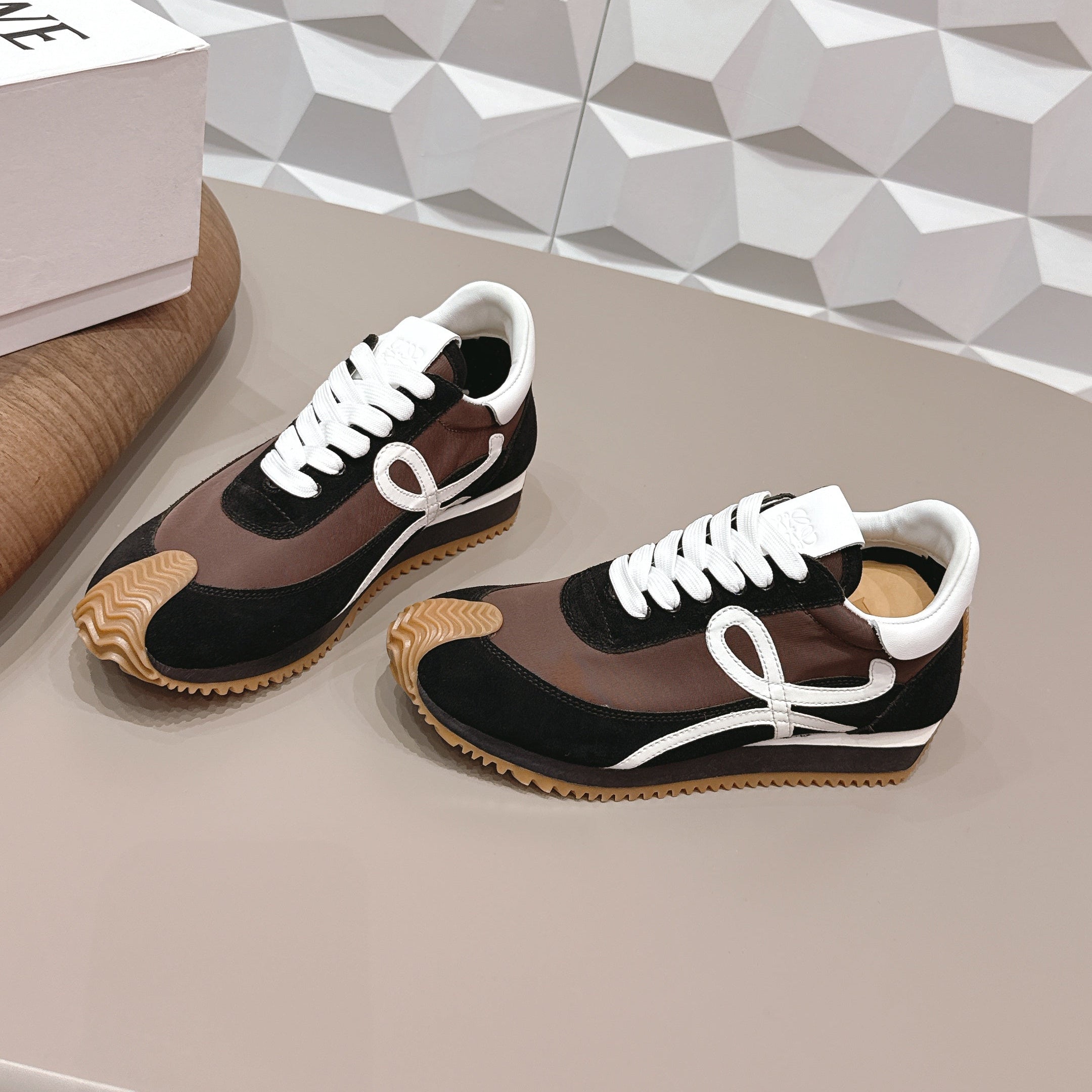 LOEWE 26S FLOW RUNNER SNEAKER IN BLACK AND DARK BROWN SUEDE AND WHITE CALFSKIN