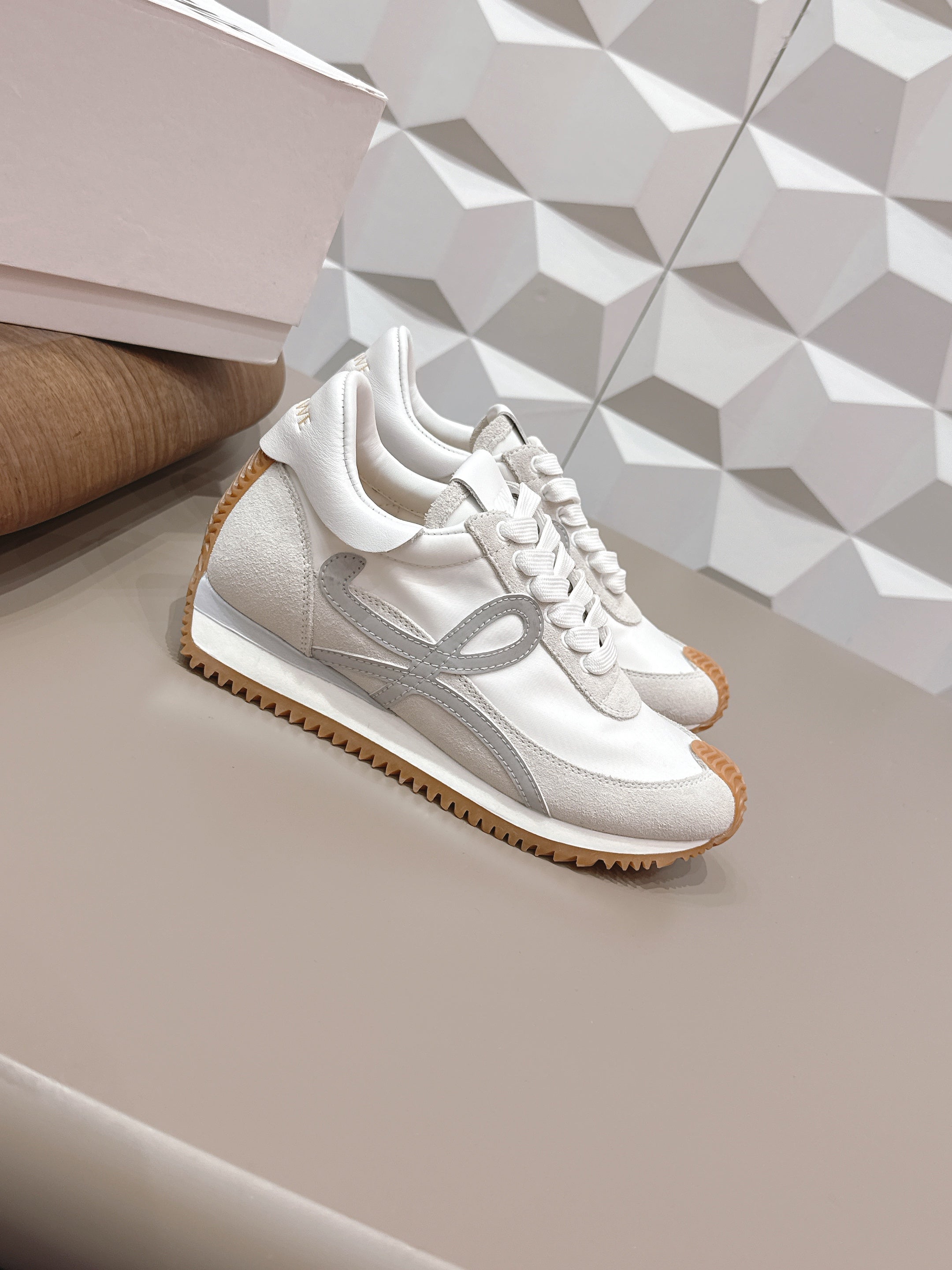 LOEWE 26S FLOW RUNNER SNEAKER IN LIGHT GRAY SUEDE AND WHITE CALFSKIN