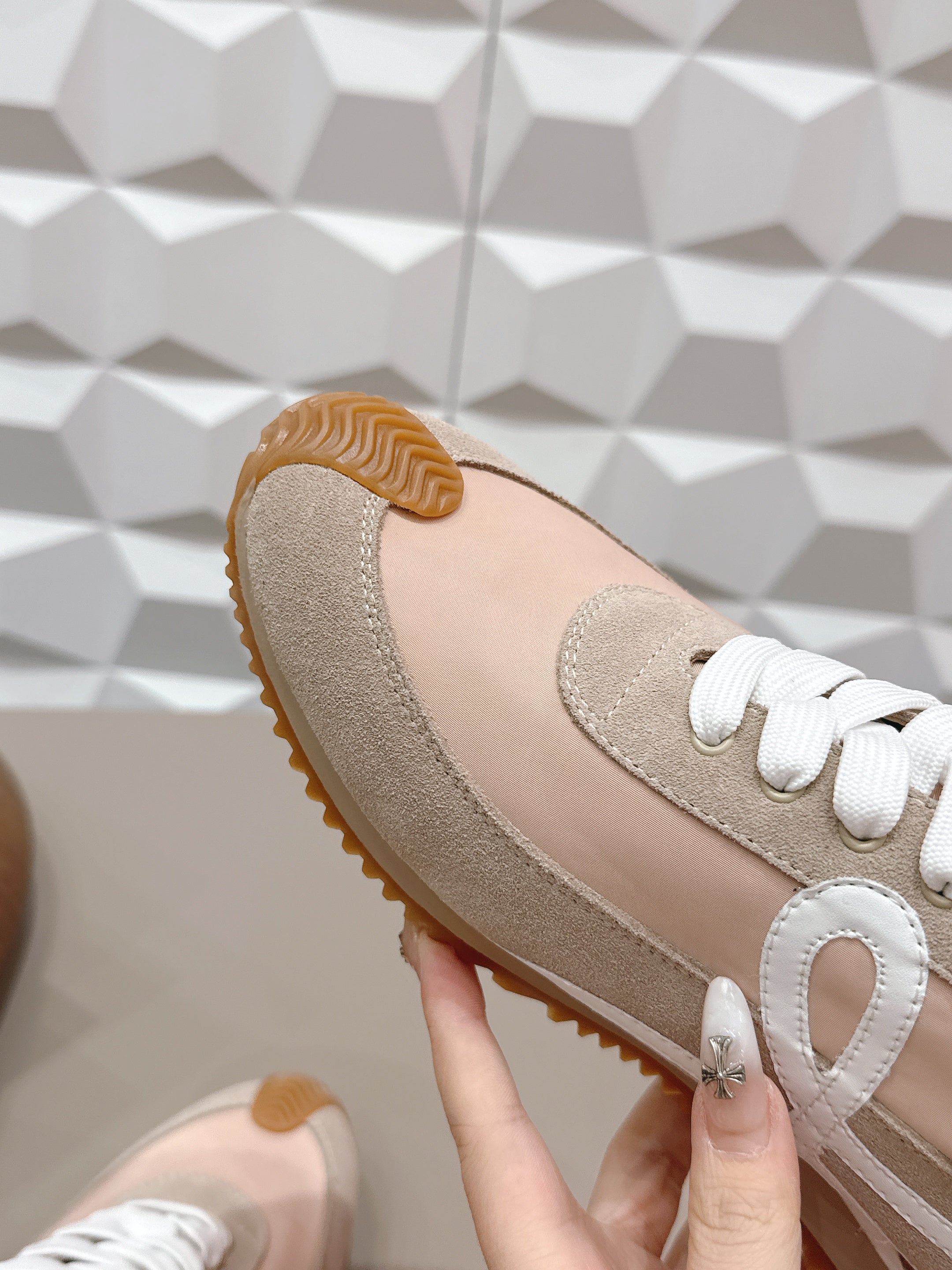 LOEWE 26S FLOW RUNNER SNEAKER IN LIGHT BEIGE SUEDE AND CALFSKIN