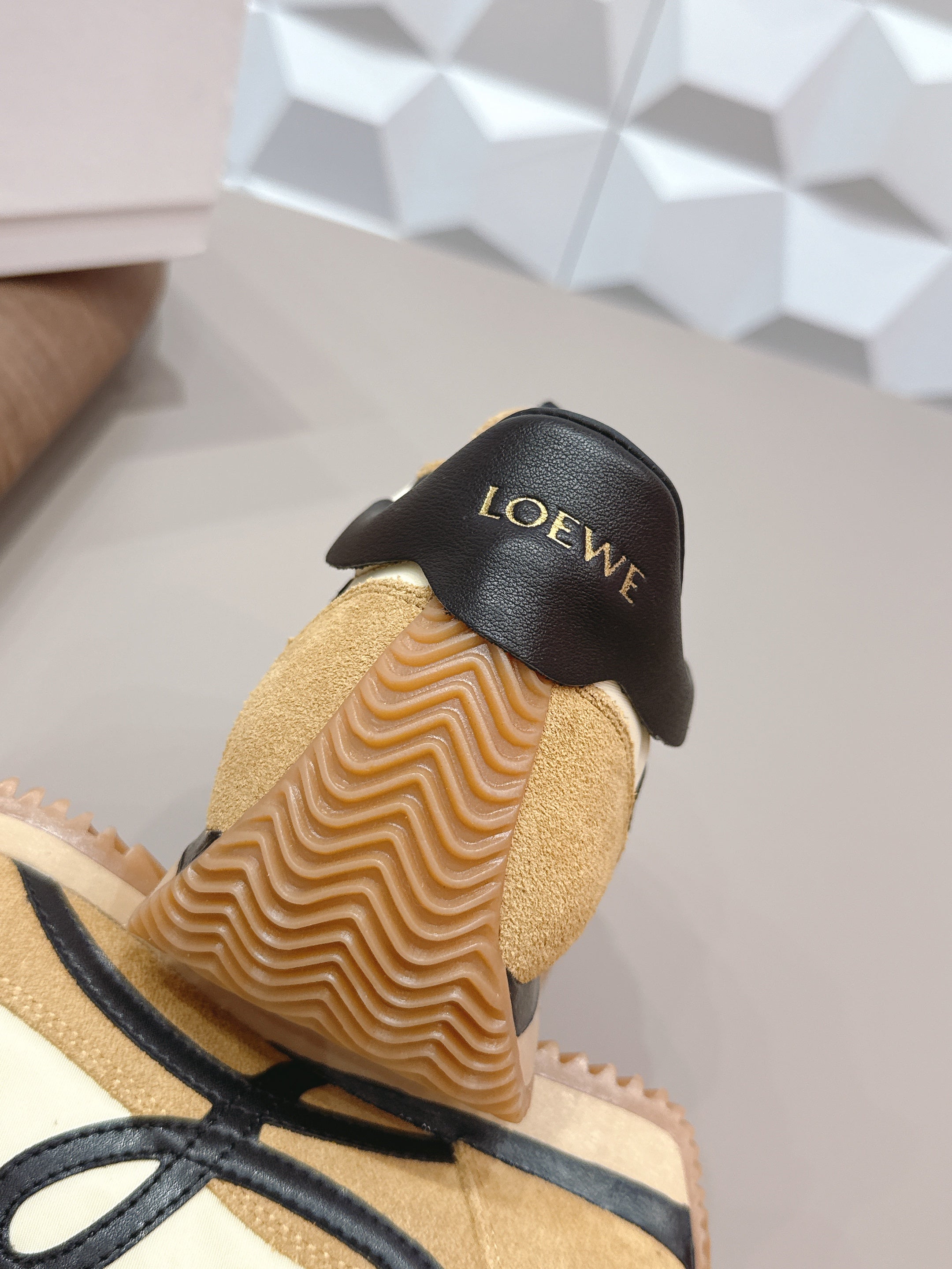 LOEWE 26S FLOW RUNNER SNEAKER IN TAN BROWN SUEDE AND BLACK CALFSKIN