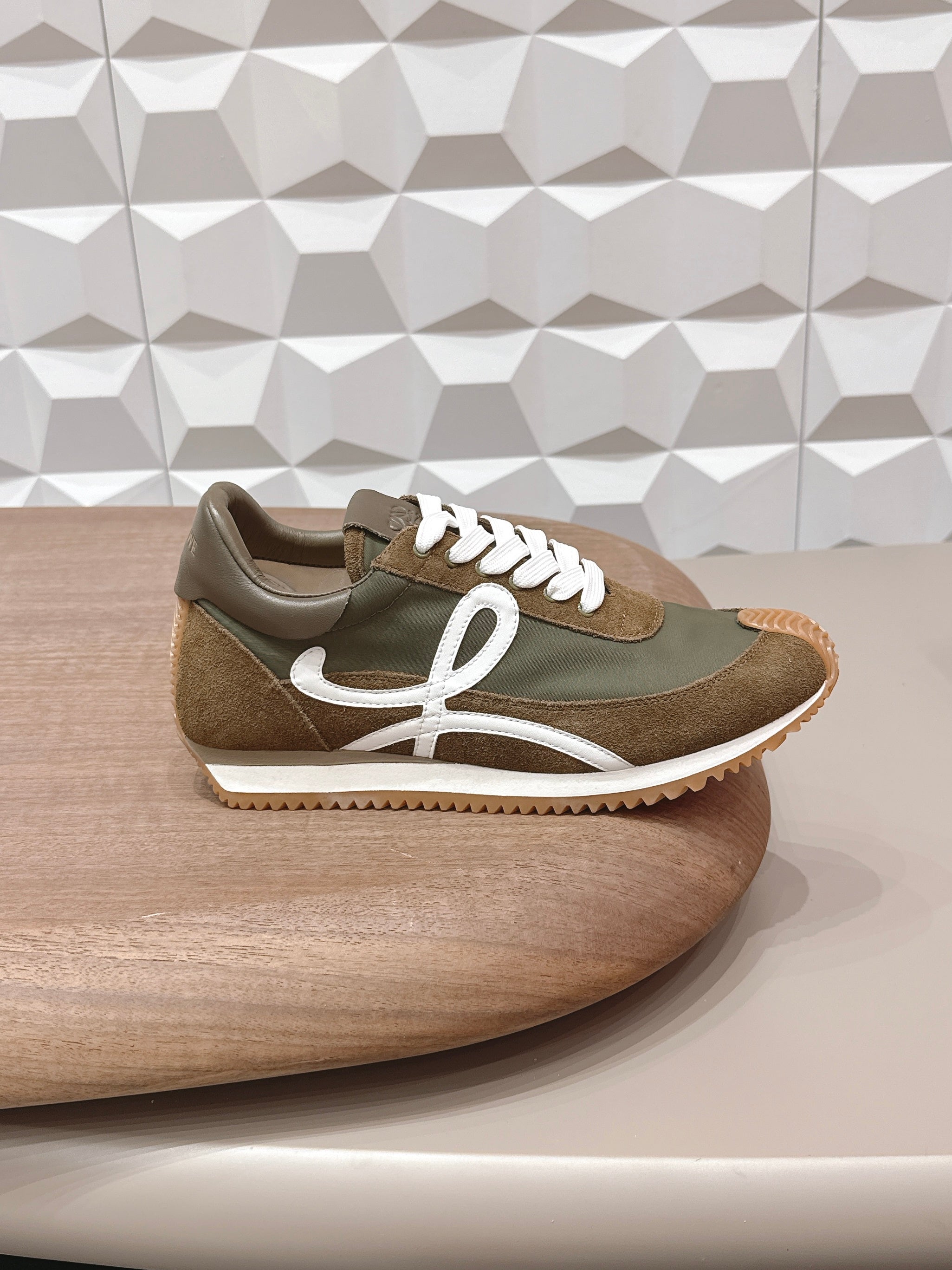 LOEWE 26S FLOW RUNNER SNEAKER IN DARK BROWN SUEDE AND CALFSKIN