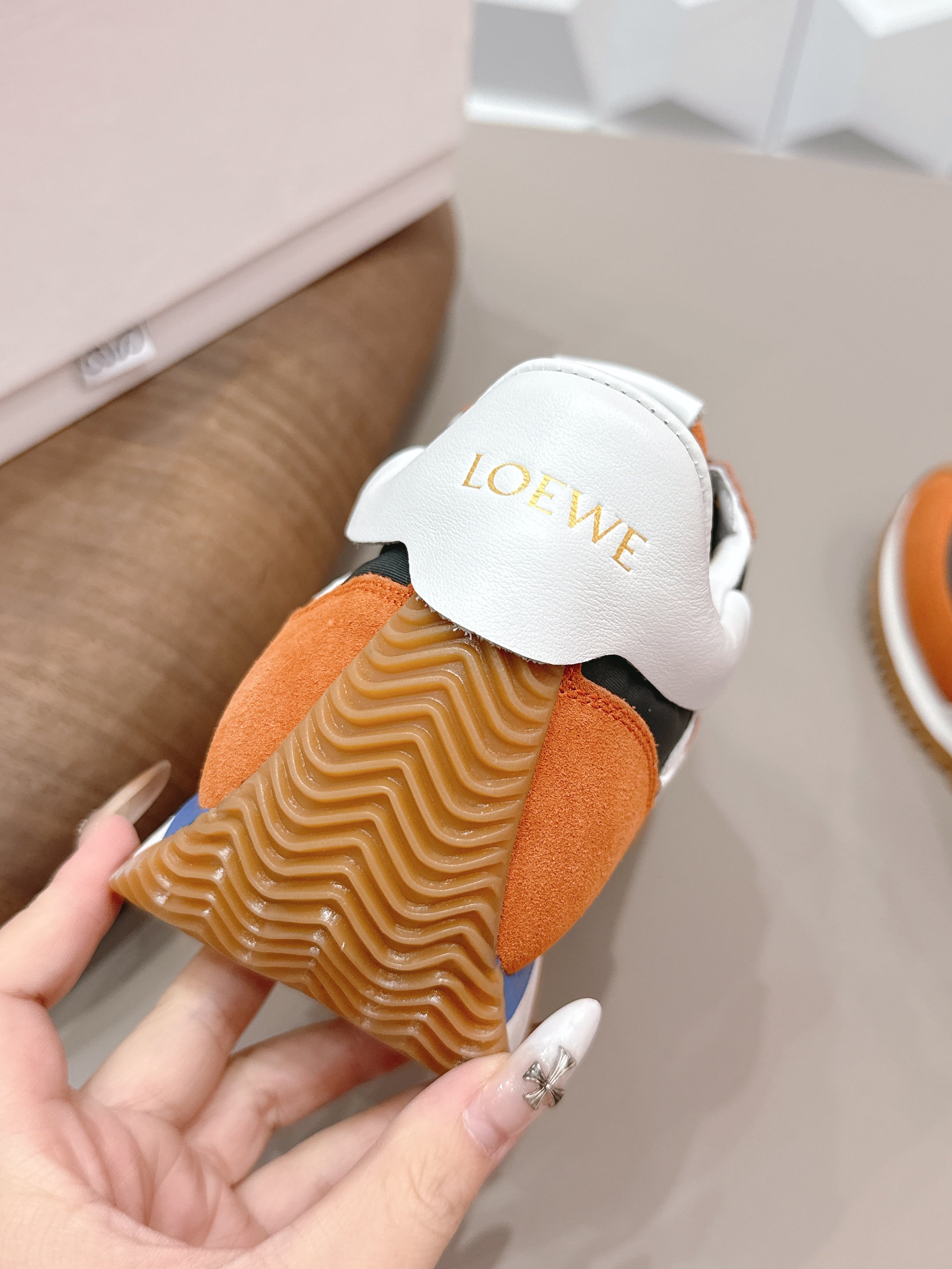LOEWE 26S FLOW RUNNER SNEAKER IN RUST BROWN SUEDE AND WHITE CALFSKIN