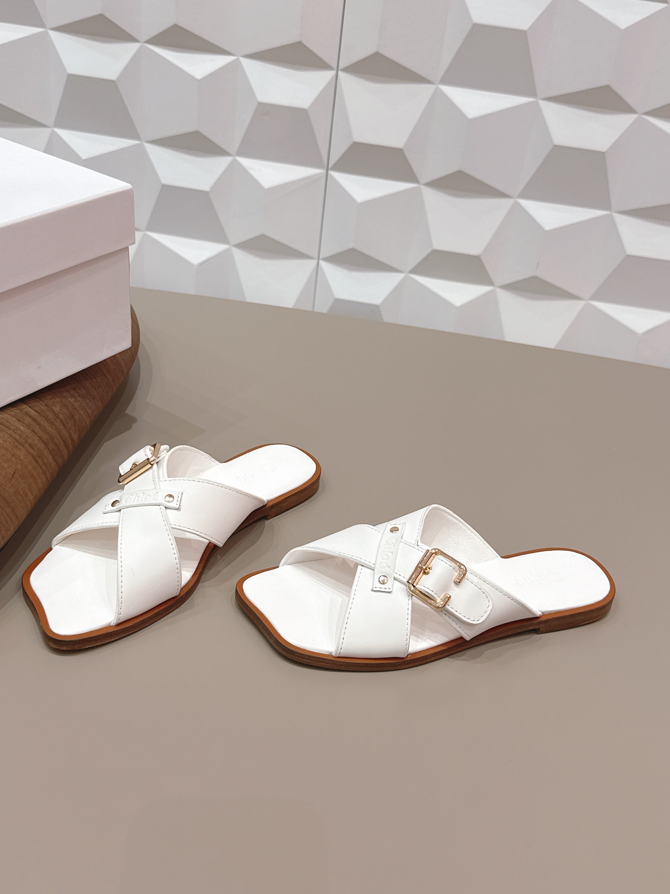 CHLOÉ 26S SANDALS IN WHITE CALFSKIN