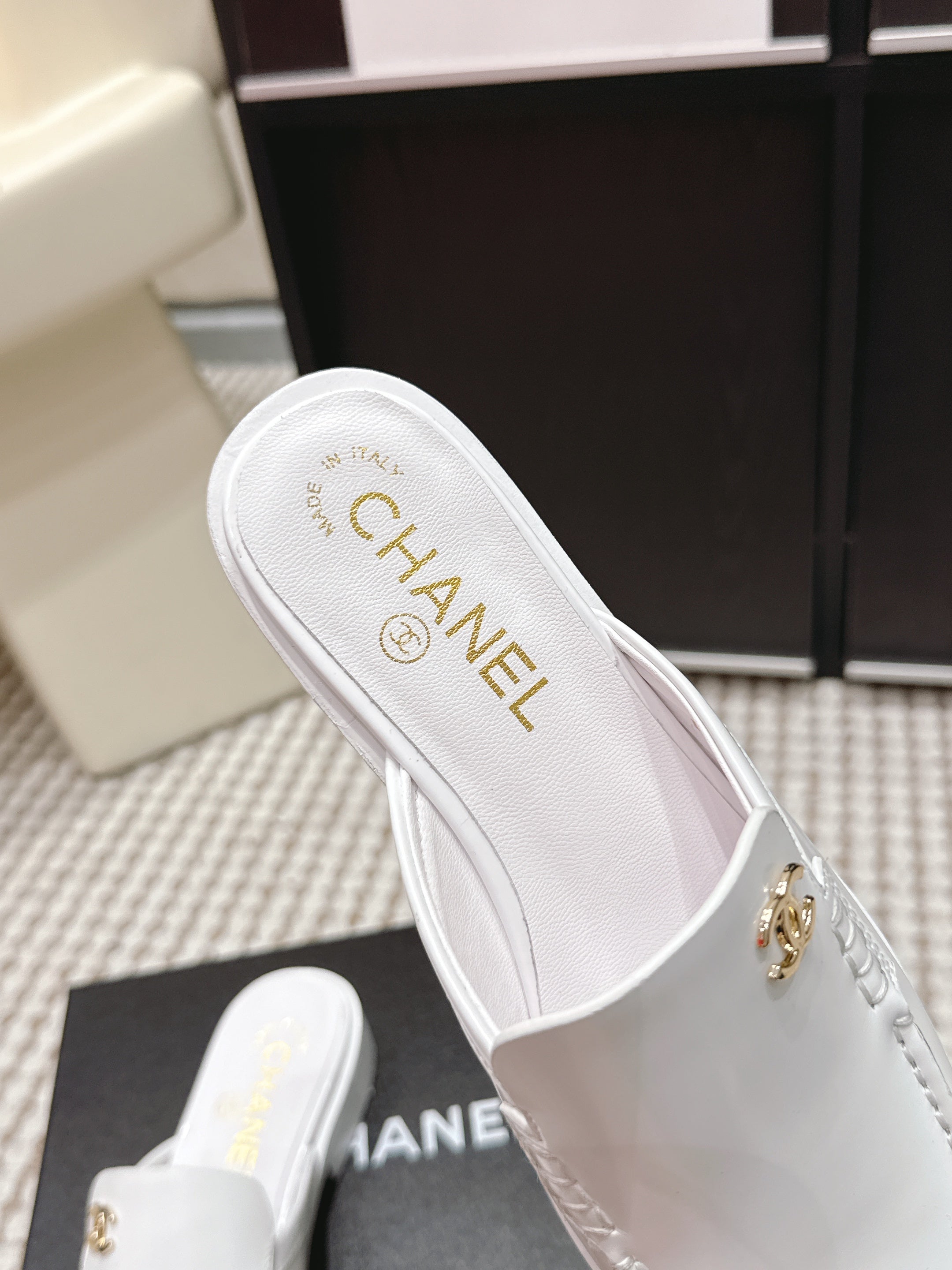 CHANEL 26S LOAFER MULES IN WHITE GLOSSY CALFSKIN