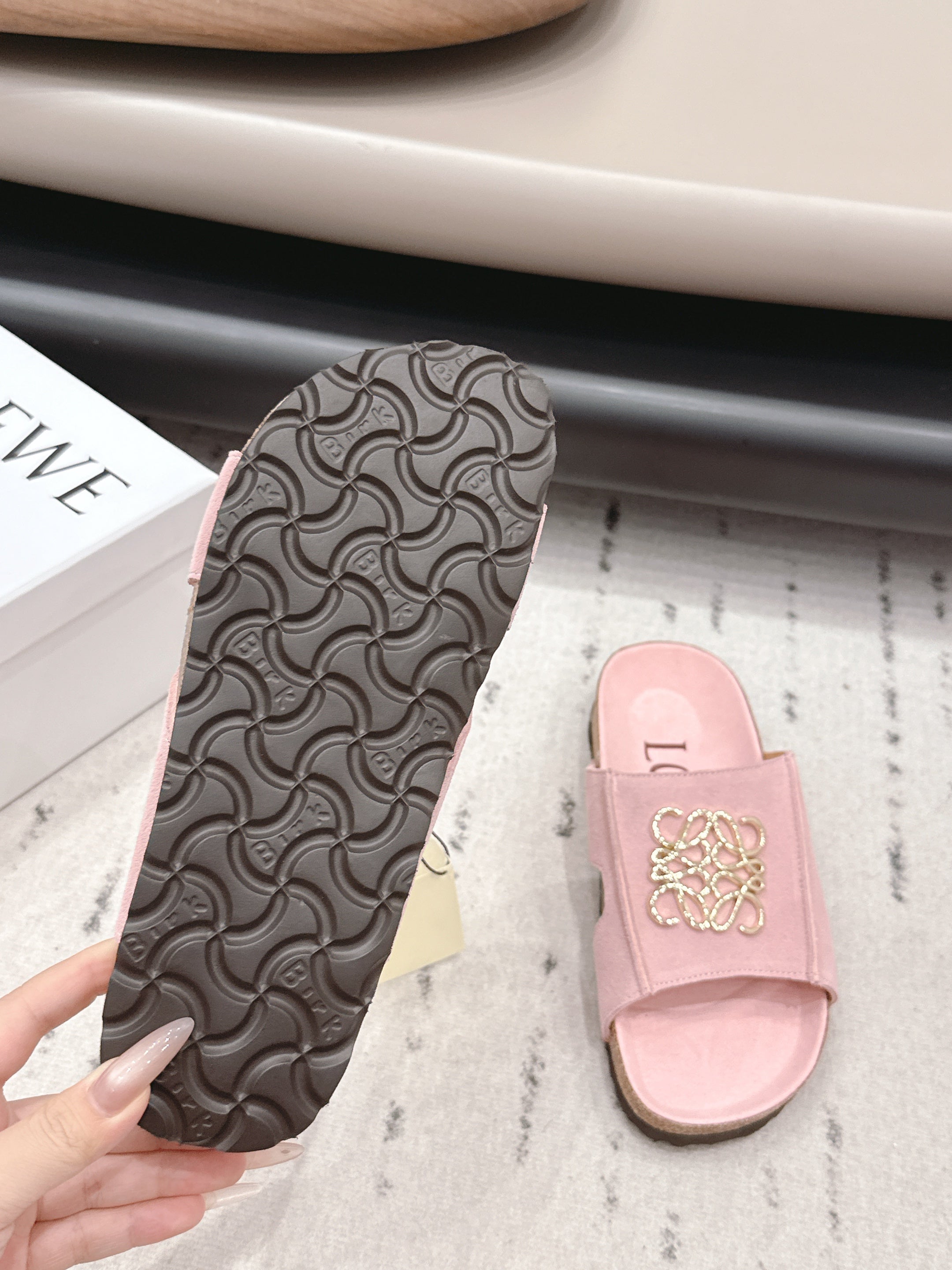 LOEWE 26S FLAT SANDALS IN PINK LOGO GOLD HARDWARE