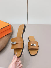 HM 26S GIULIA SANDAL IN CARAMEL BROWN EPSOM CALFSKIN SILVER HARDWARE