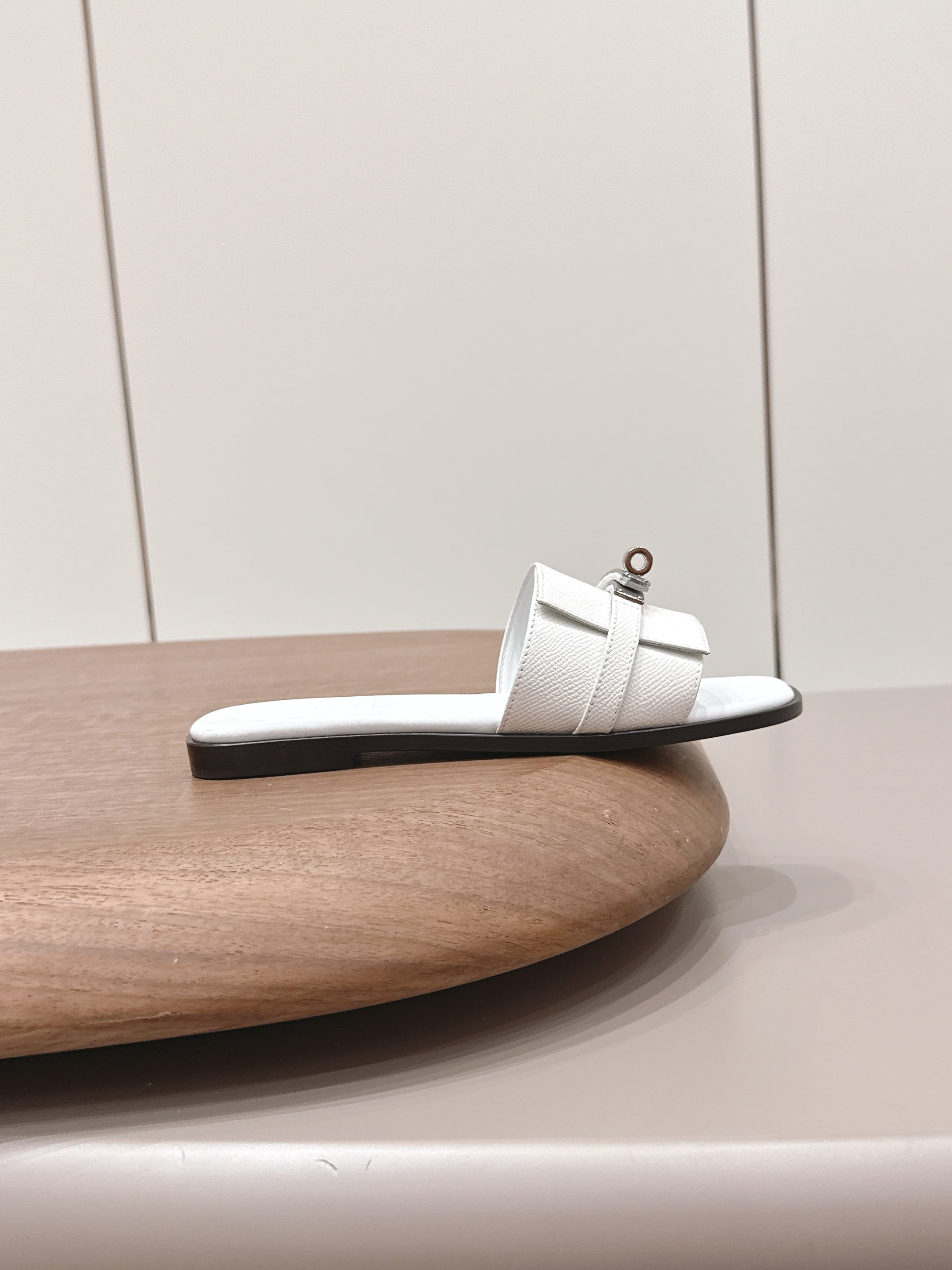 HM 26S GIULIA SANDAL IN WHITE EPSOM CALFSKIN SILVER HARDWARE