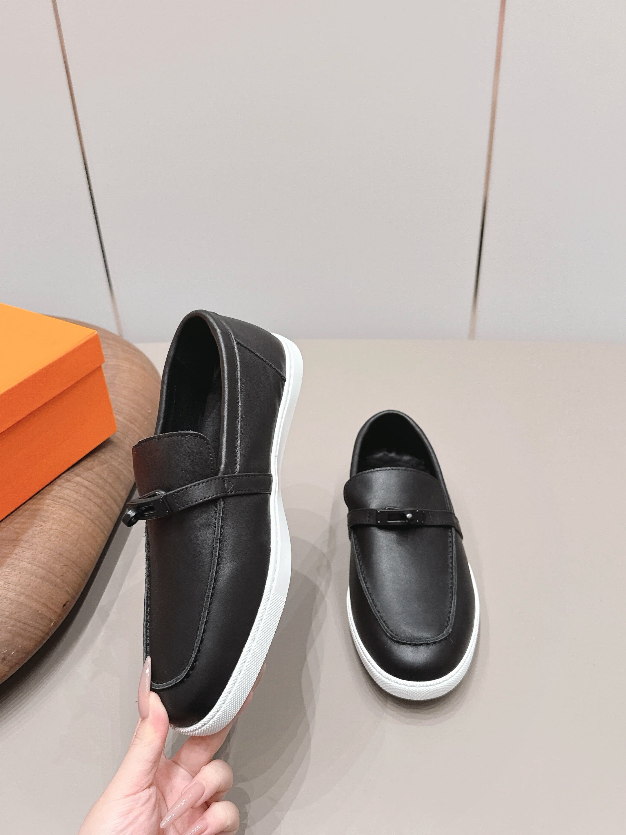 HM 26S KELLY PARIS LOAFERS IN BLACK CALFSKIN BLACK HARDWARE