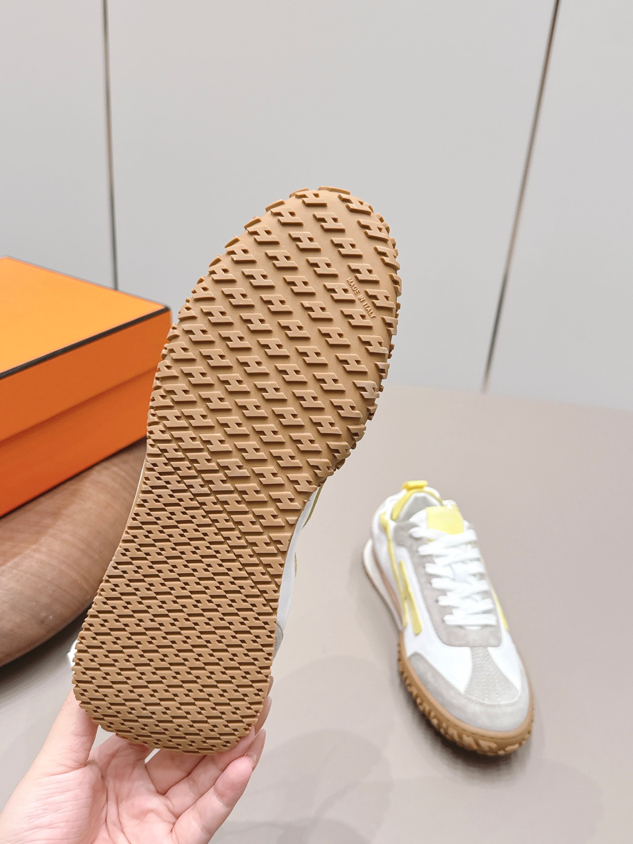 HM 26S BOUNCING SNEAKERS IN WHITE CALFSKIN AND LIGHT GREY YELLOW SUEDE