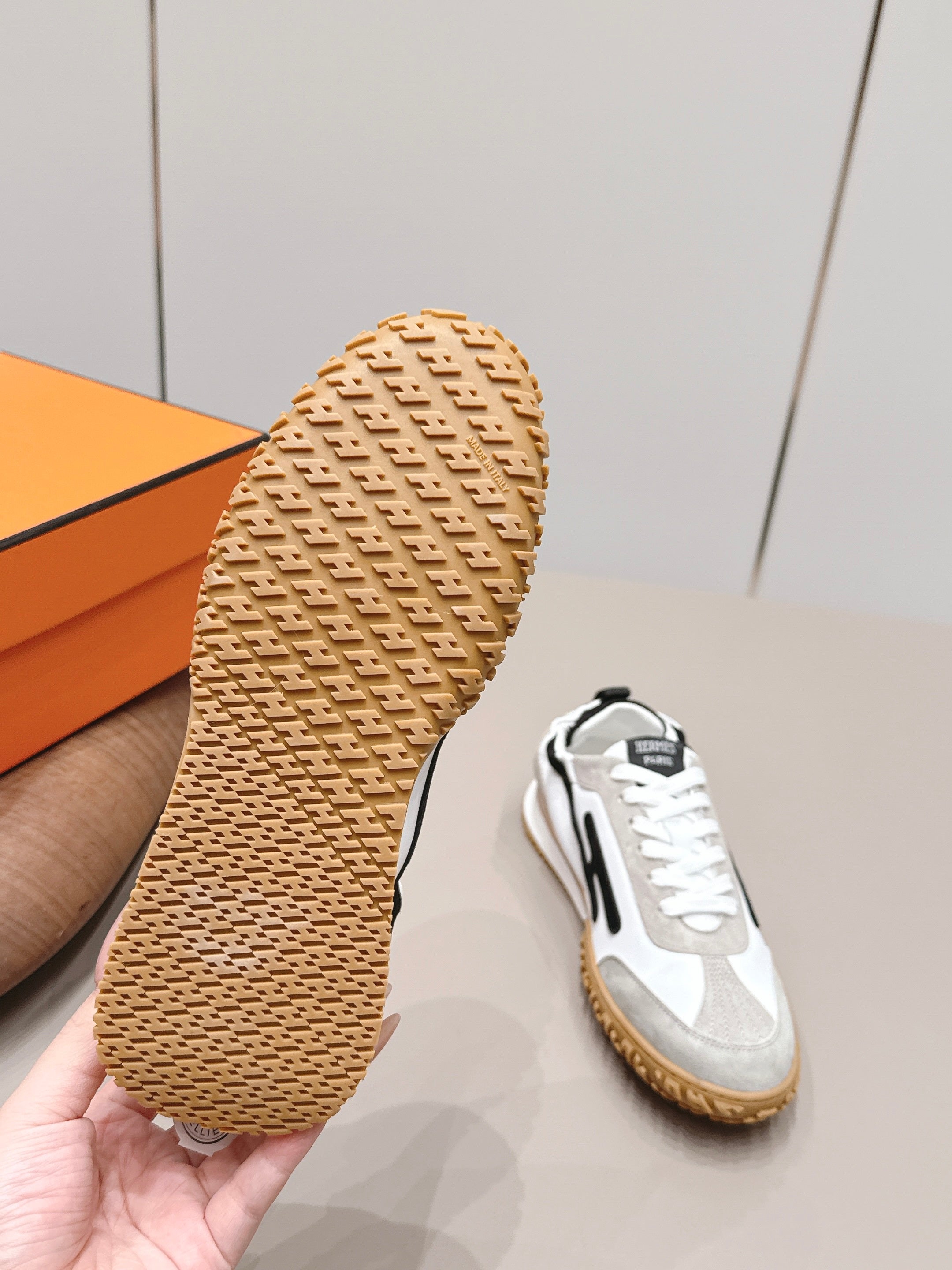 HM 26S BOUNCING SNEAKERS IN WHITE CALFSKIN AND LIGHT GREY BLACK SUEDE