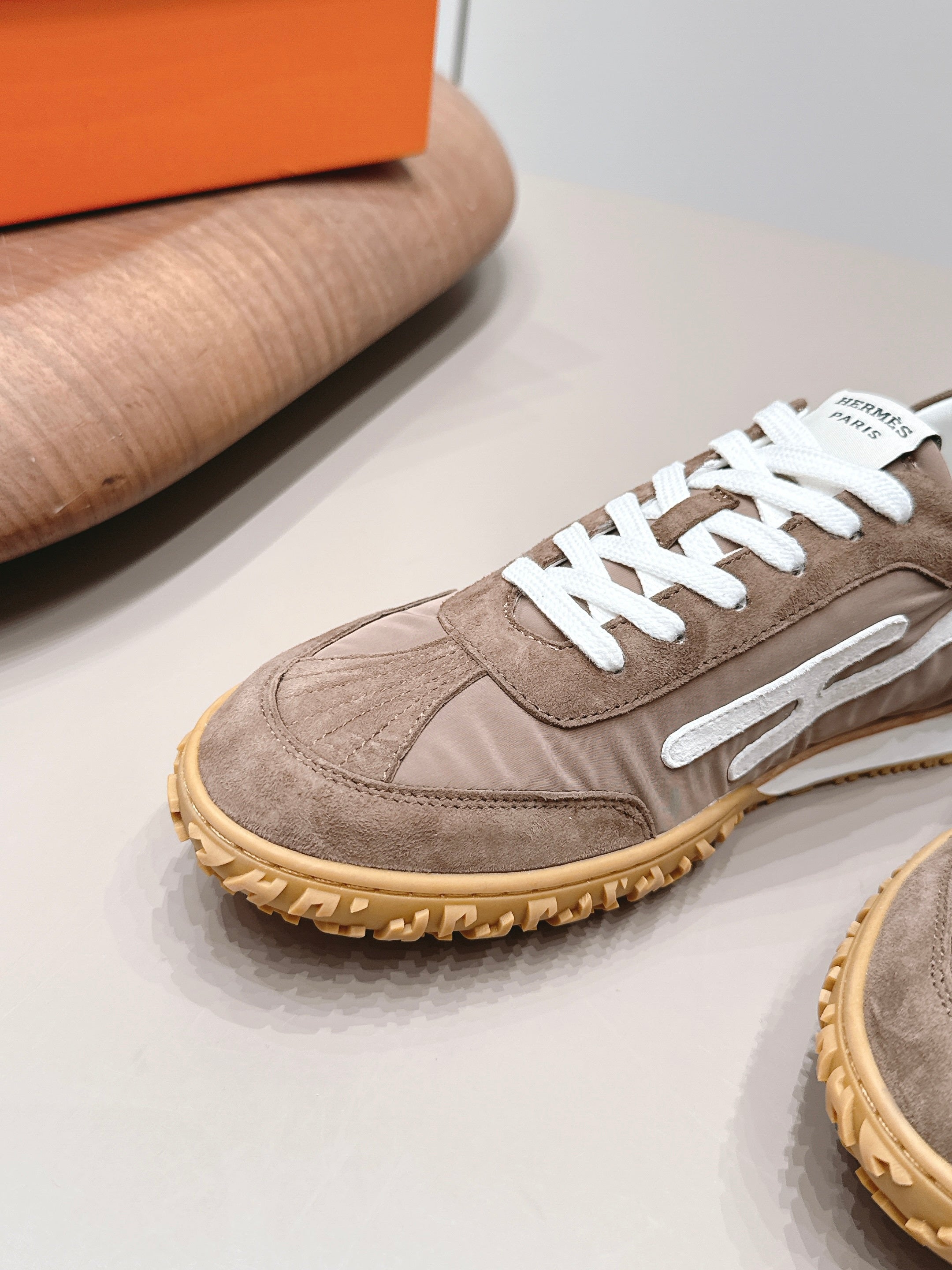 HM 26S BOUNCING SNEAKERS IN BROWN NYLON AND SUEDE