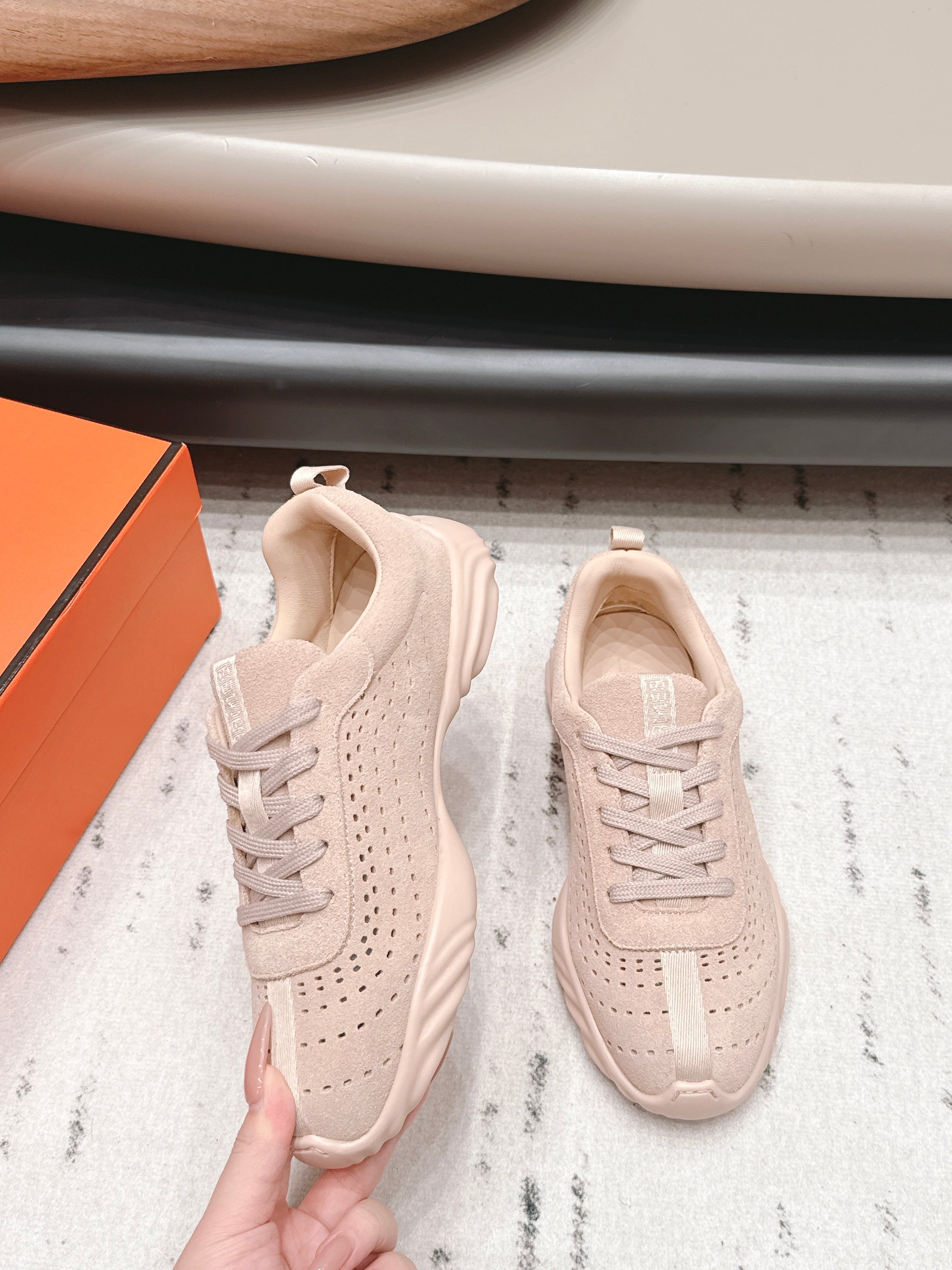 HM 26S TRAIL SNEAKERS IN LIGHT PINK PERFORATED SUEDE