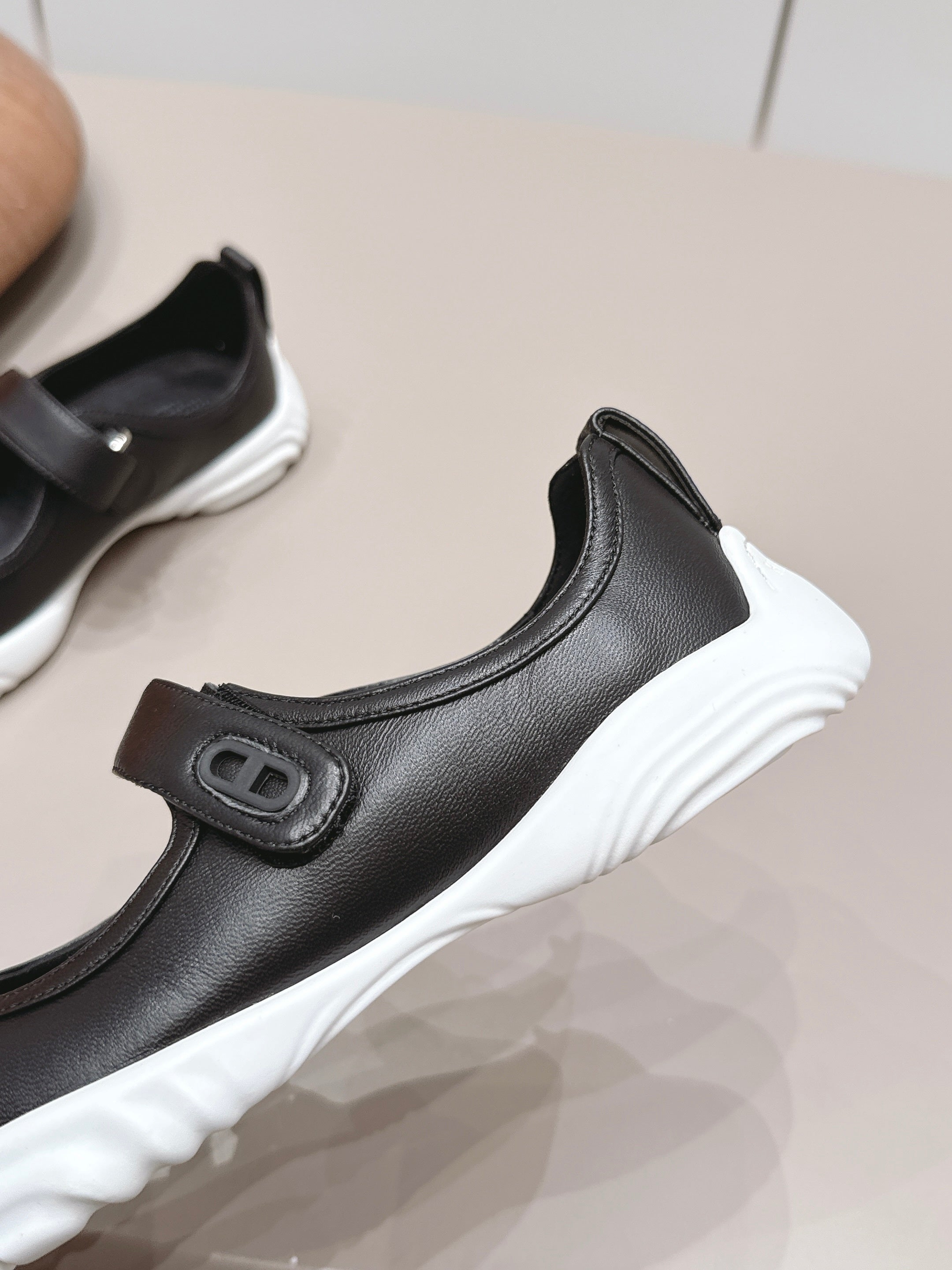 HM 26S KICHU BALLET FLAT IN BLACK CALFSKIN