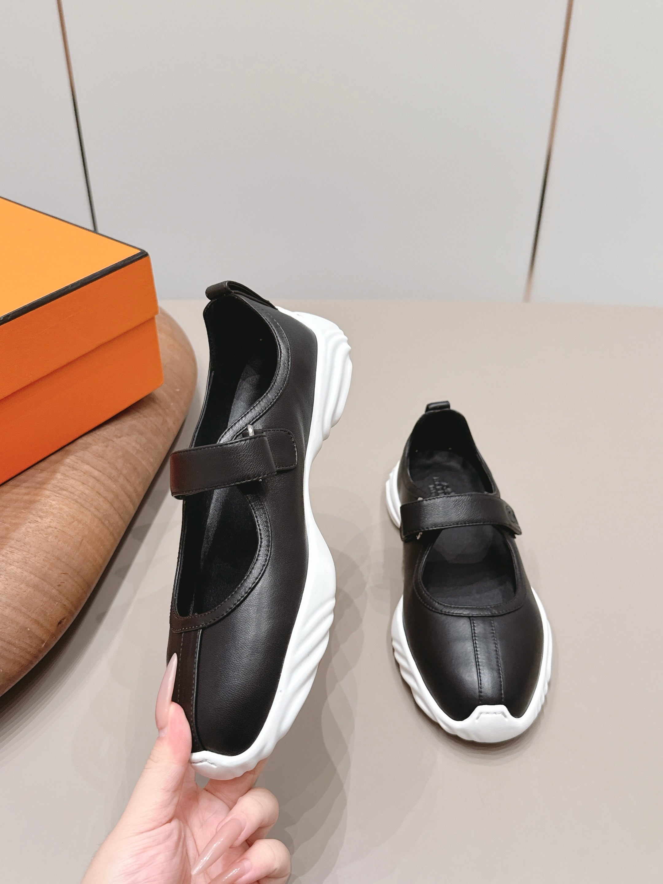HM 26S KICHU BALLET FLAT IN BLACK CALFSKIN