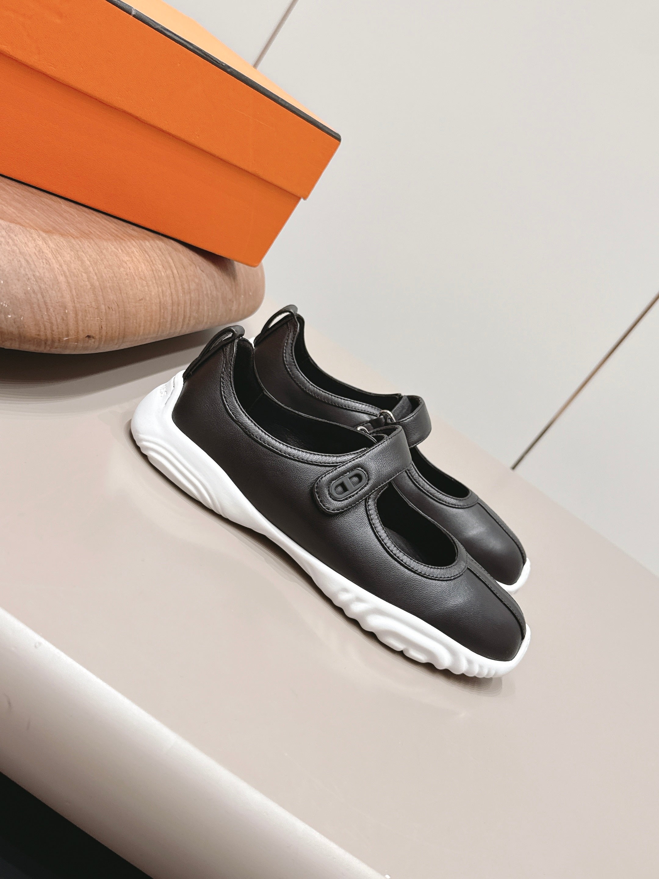 HM 26S KICHU BALLET FLAT IN BLACK CALFSKIN