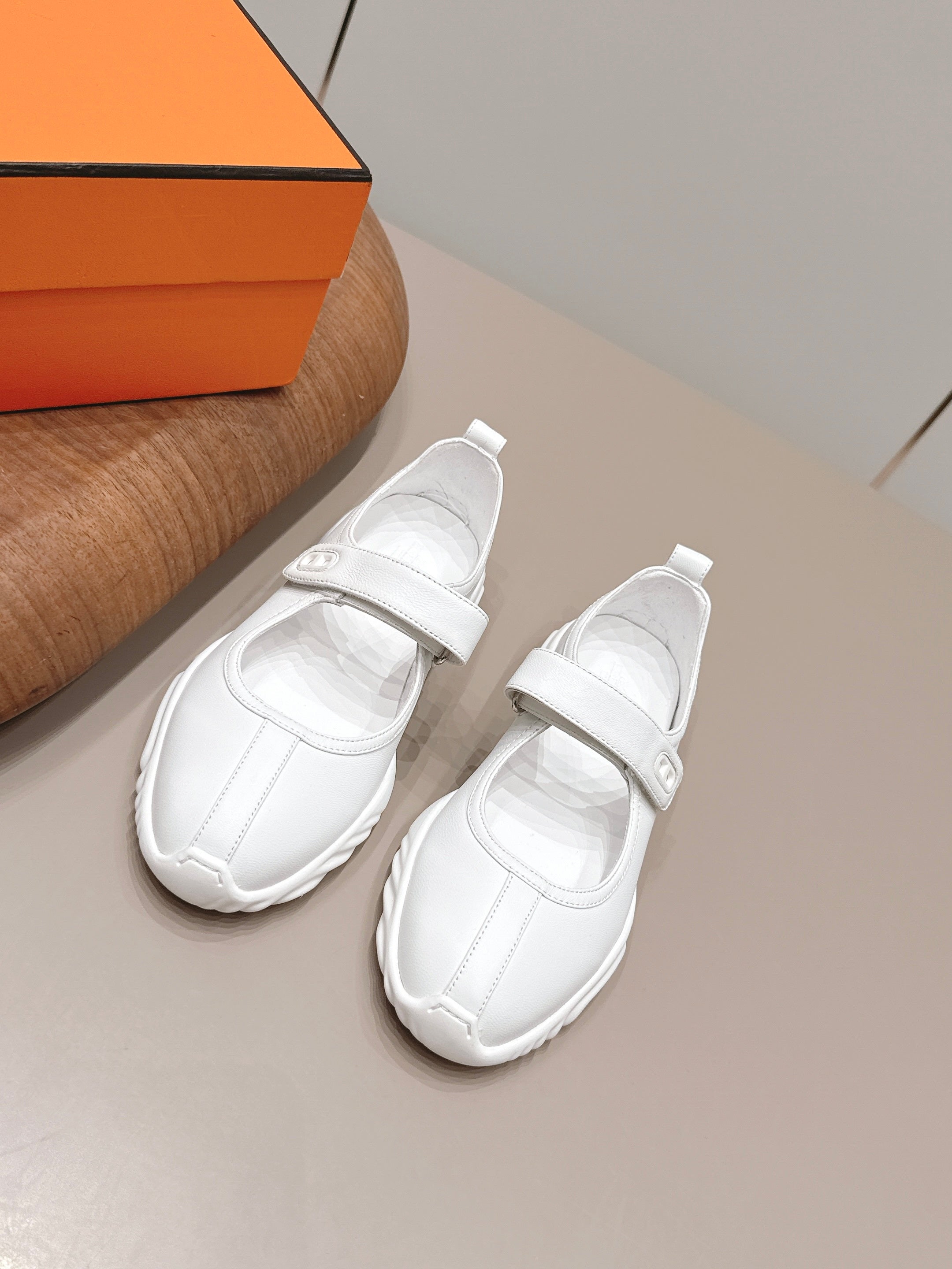 HM 26S KICHU BALLET FLAT IN WHITE CALFSKIN