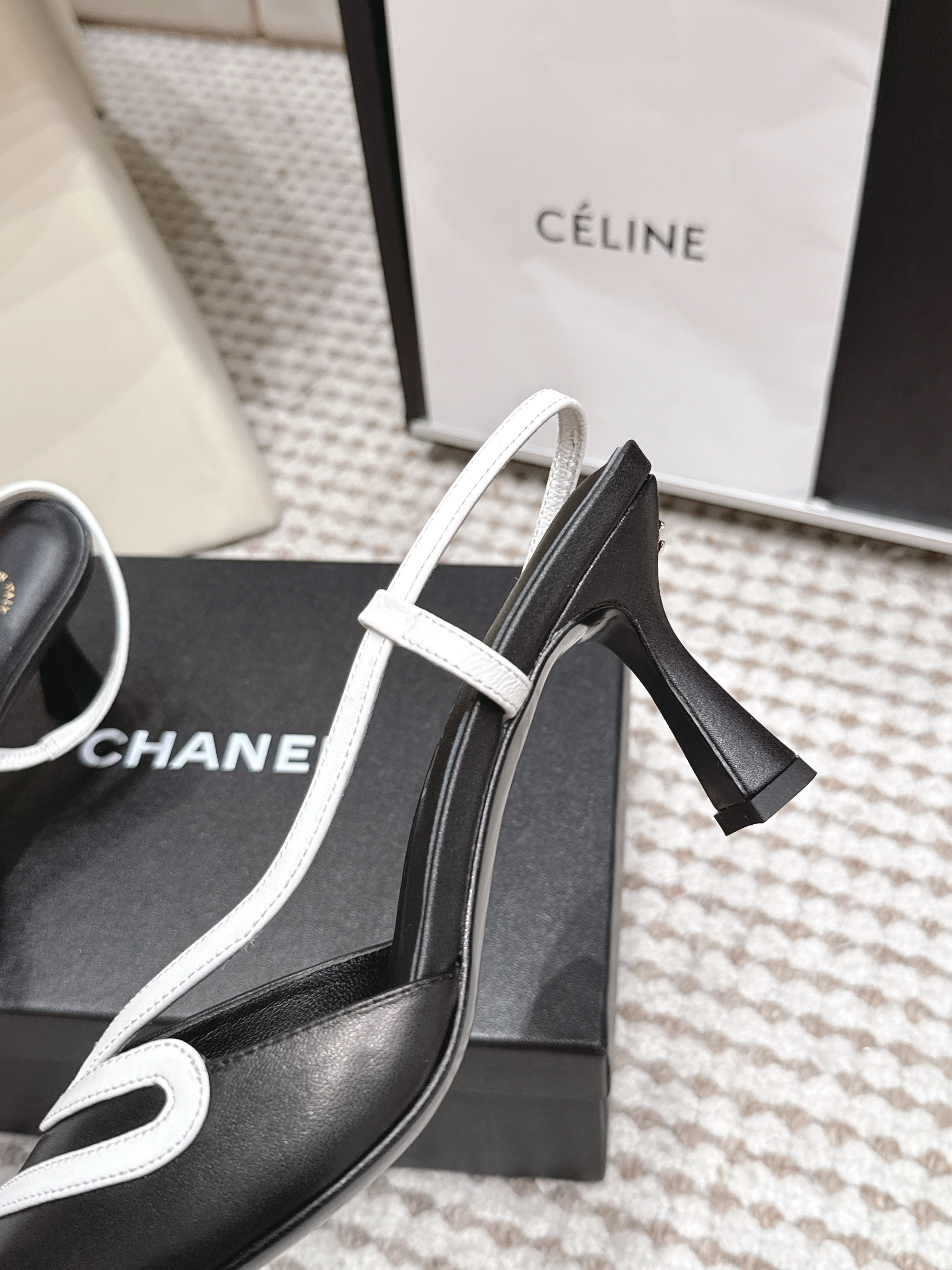 CHANEL 26S HIGH-HEEL SLINGBACKS IN BLACK CALFSKIN WITH WHITE TRIM