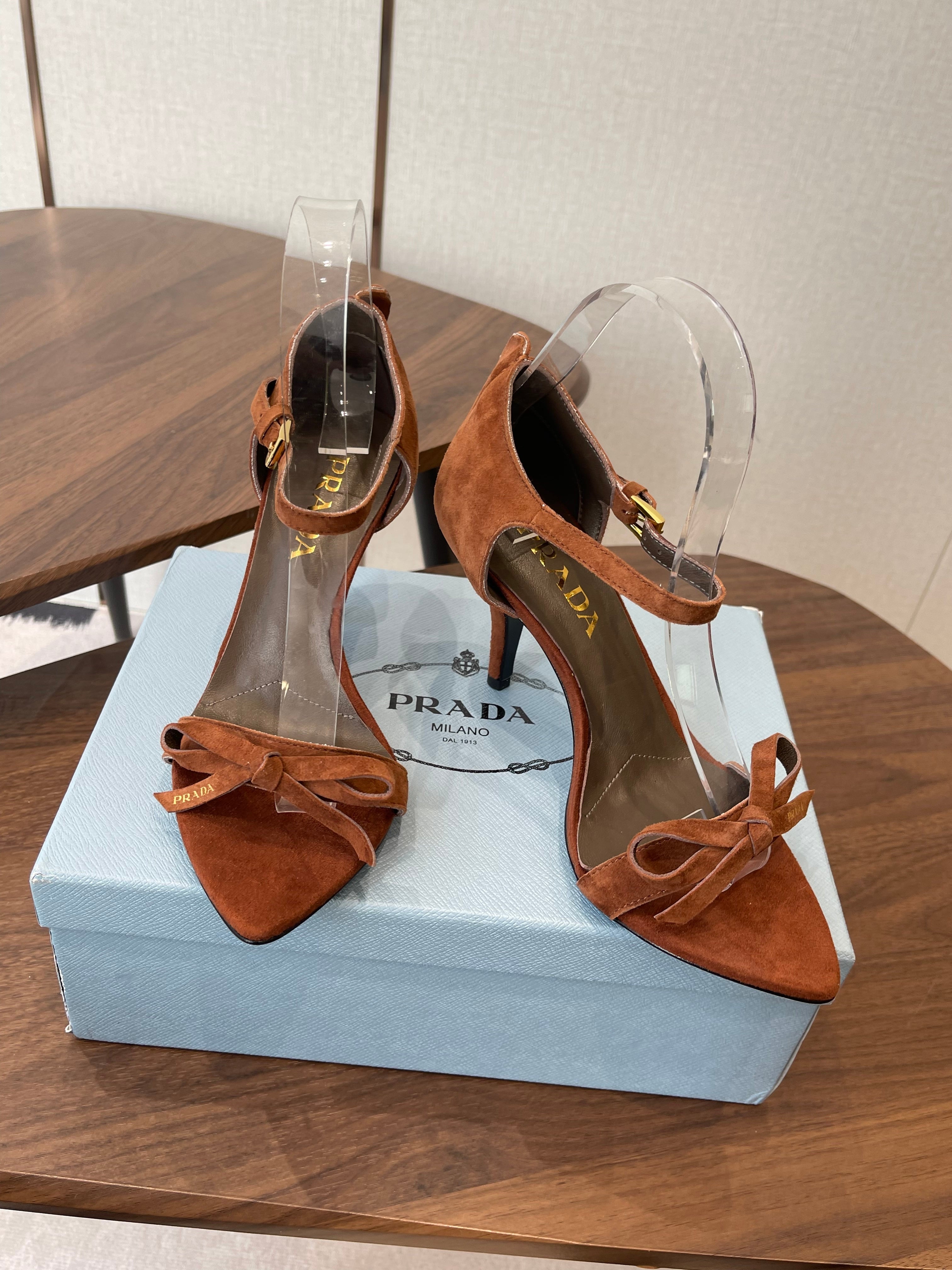 PRADA 26S HIGH HEEL SANDALS 85MM IN CARAMEL BROWN SUEDE WITH BOW