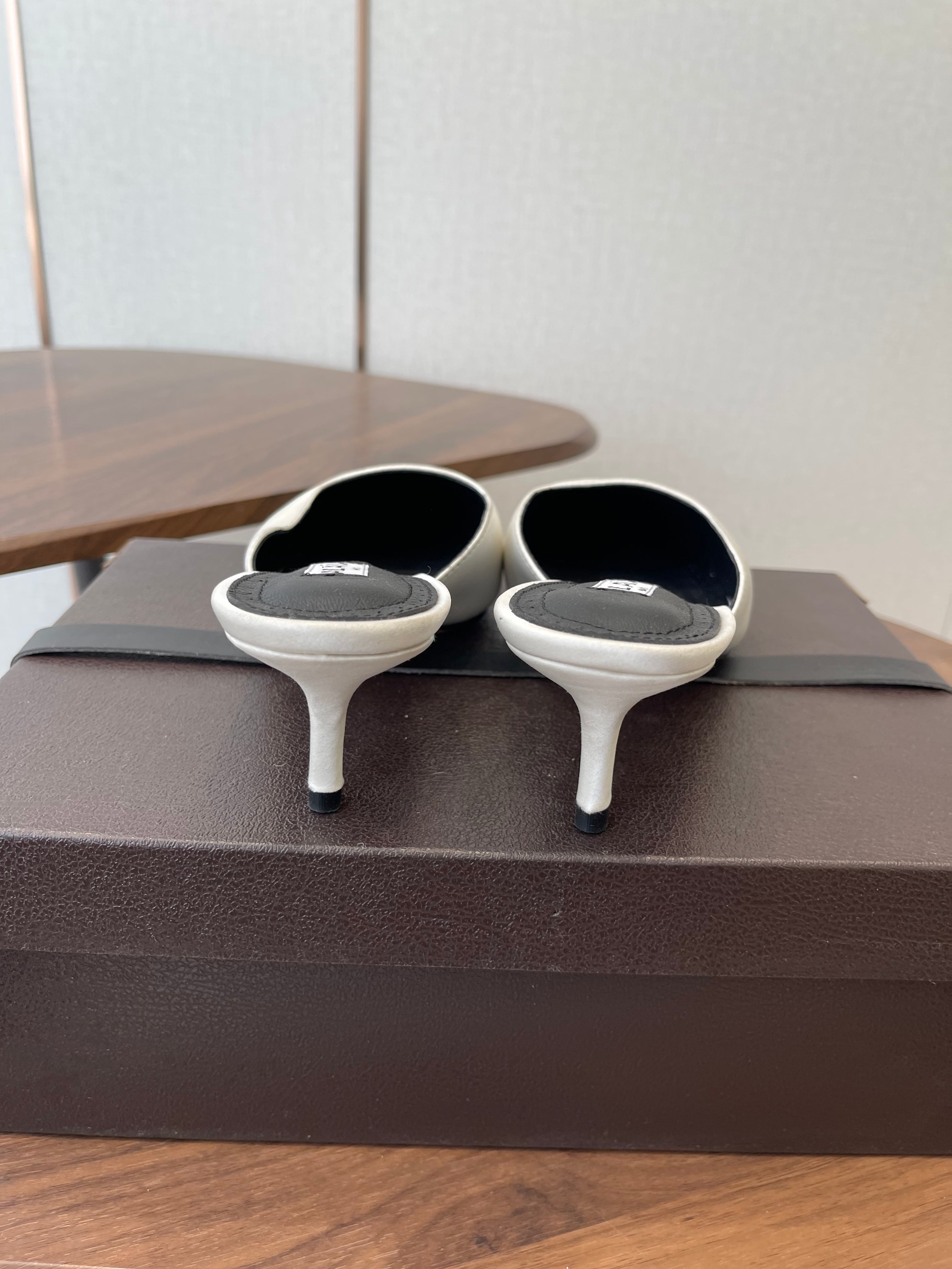 ALAIA 26S HEELED MULES 50 MM IN WHITE FABRIC