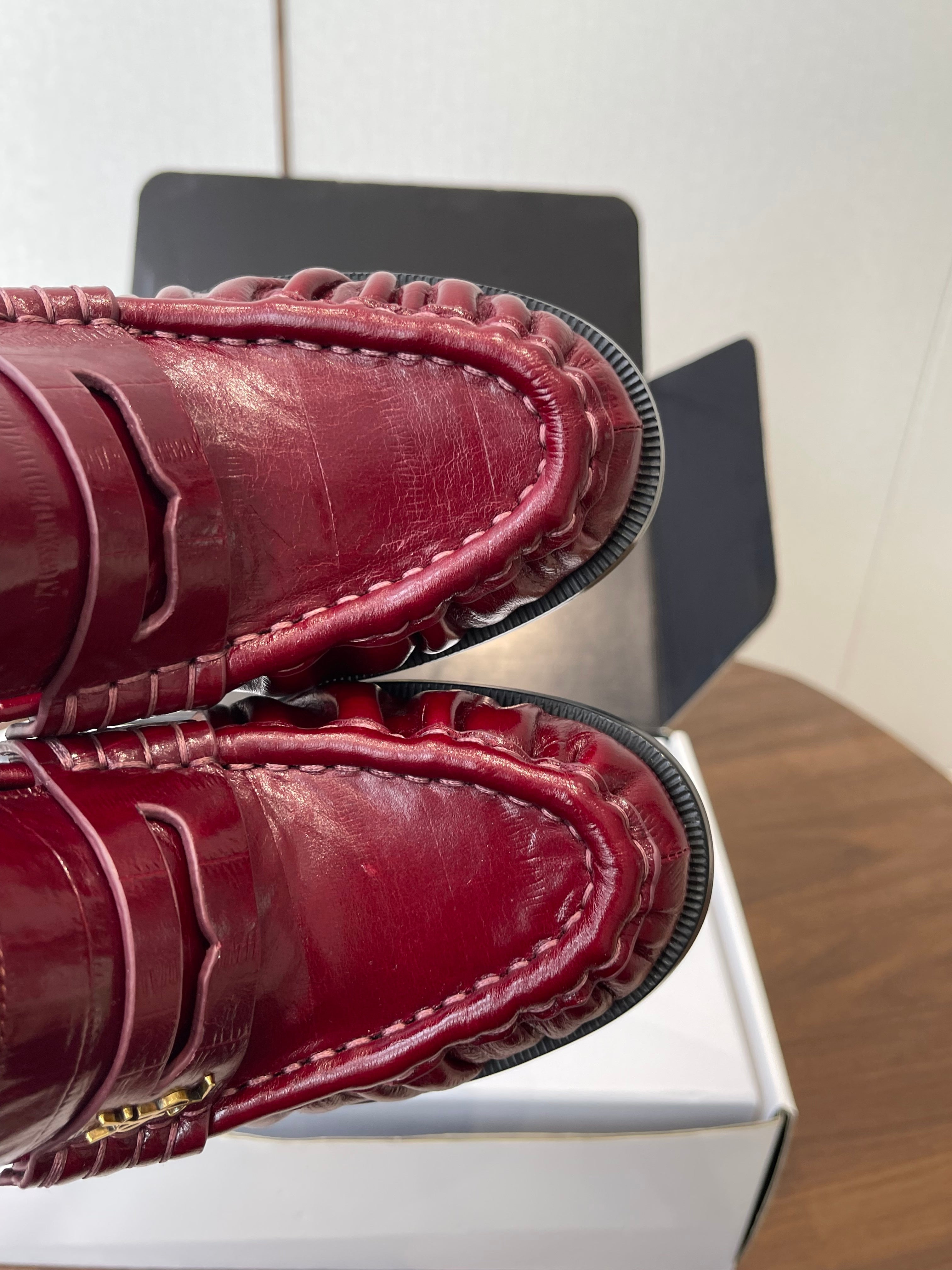 YSL 26S HEELED LOAFERS 100 MM IN DARK RED SHINY CALFSKIN