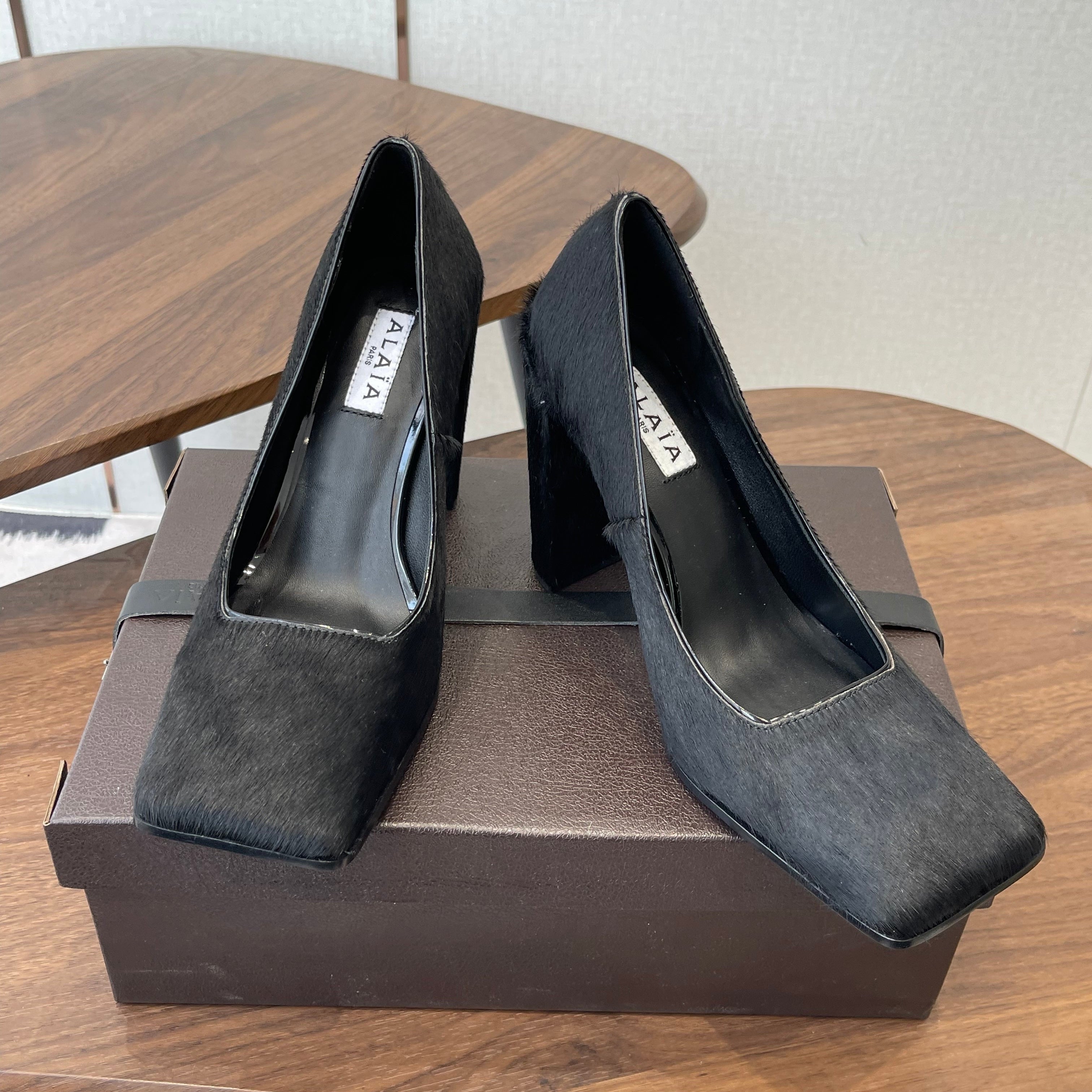 ALAIA 26S SQUARE-TOE HIGH HEELS 95 MM IN BLACK PONY HAIR