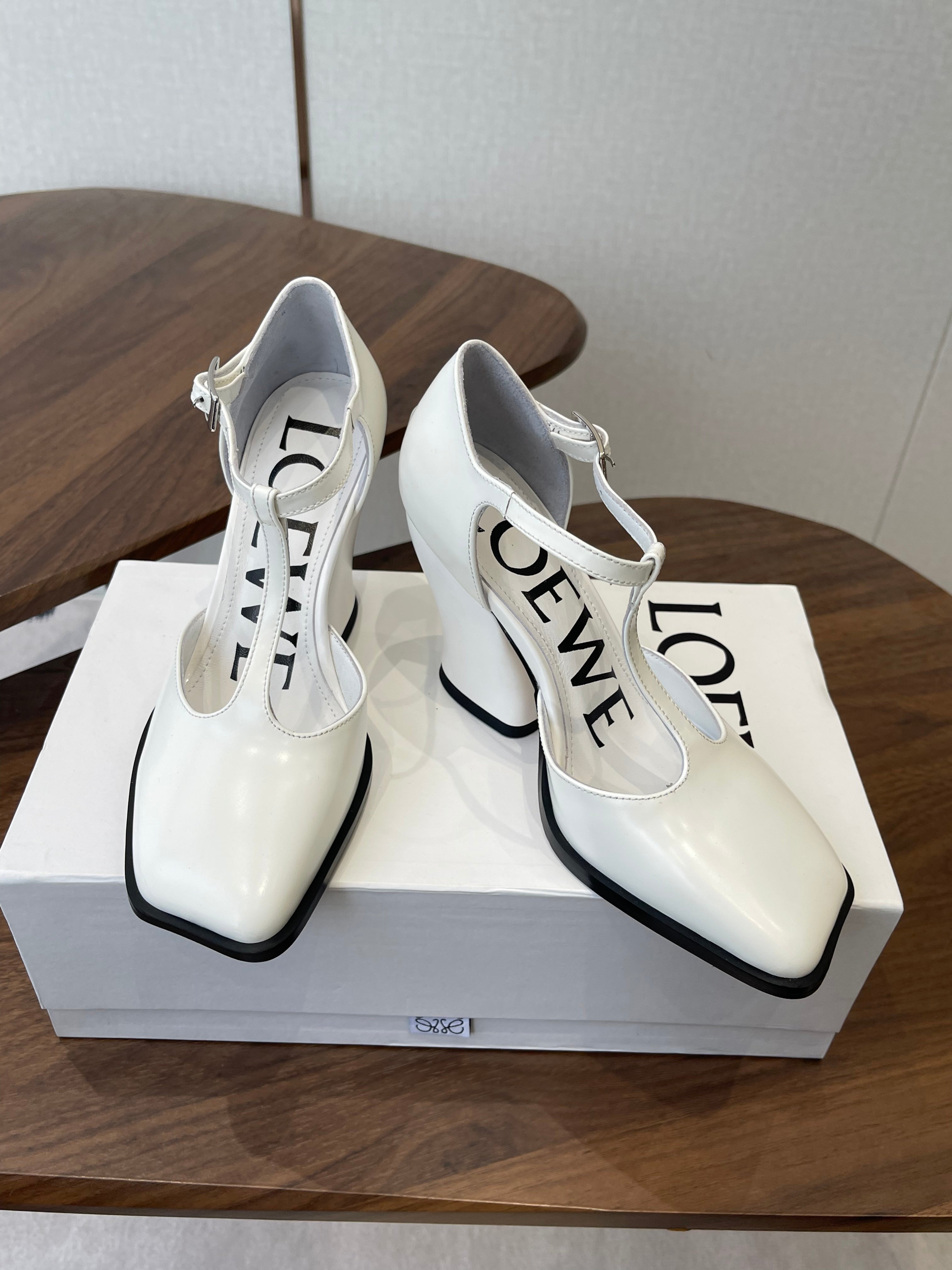 LOEWE 26S ONDA 90MM T-STRAP HIGH-HEEL SHOES IN WHITE GLOSSY CALFSKIN