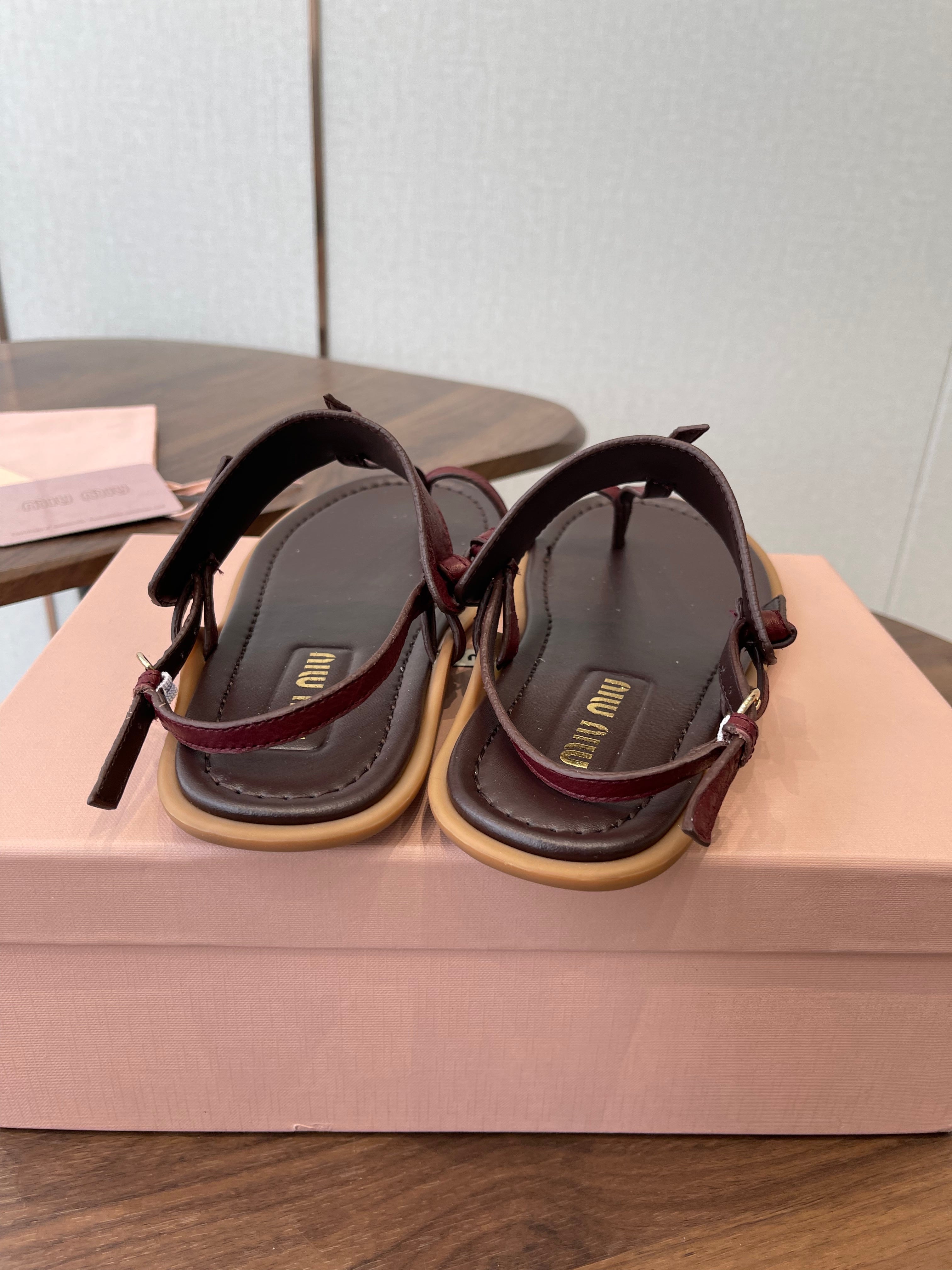MIUMIU 26S FLIP FLOPS IN DARK BROWN AND BURGUNDY RED CALFSKIN