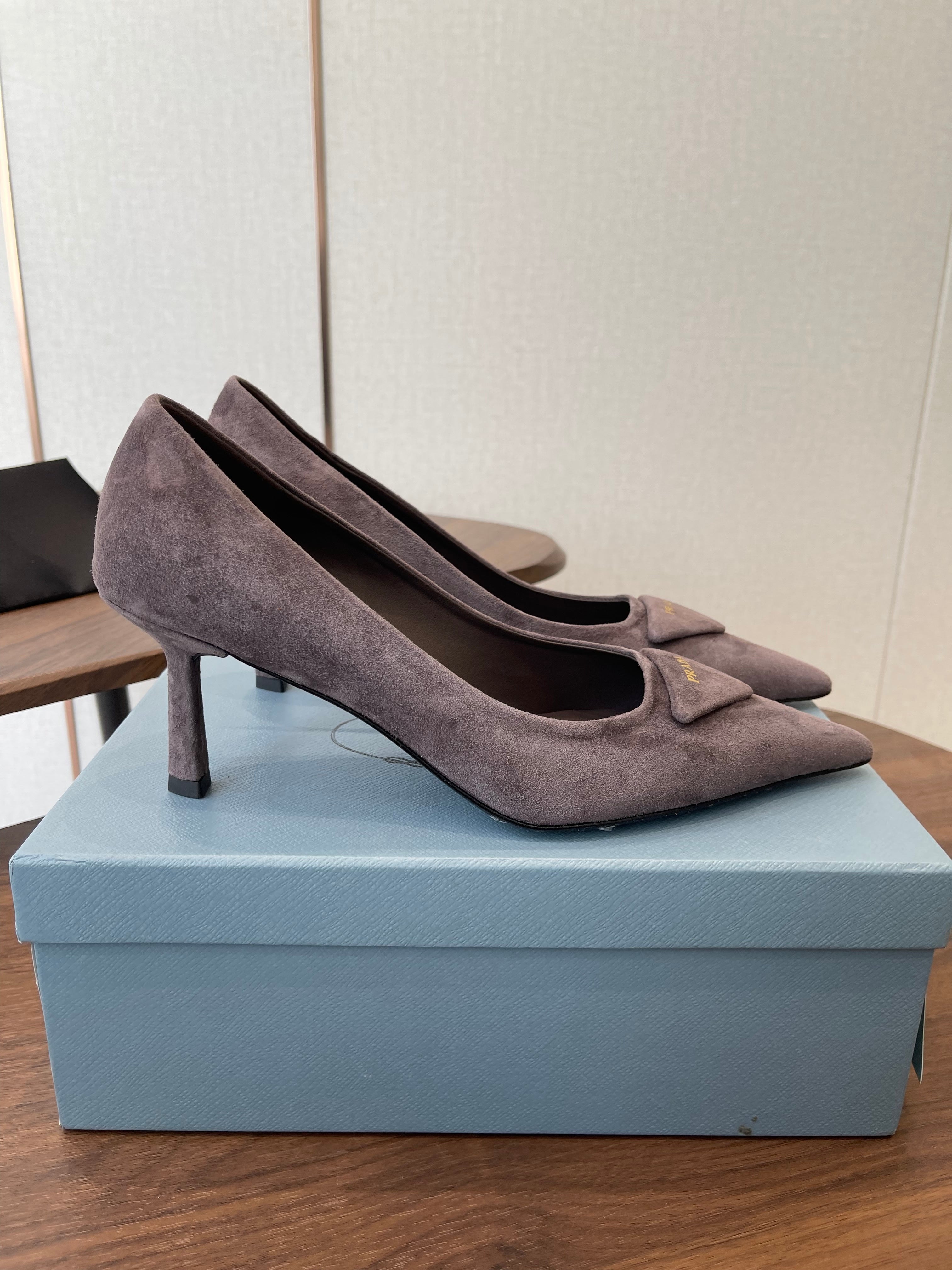 PRADA 26S SLINGBACK PUMPS 75MM IN TAUPE BROWN SUEDE WITH LOGO