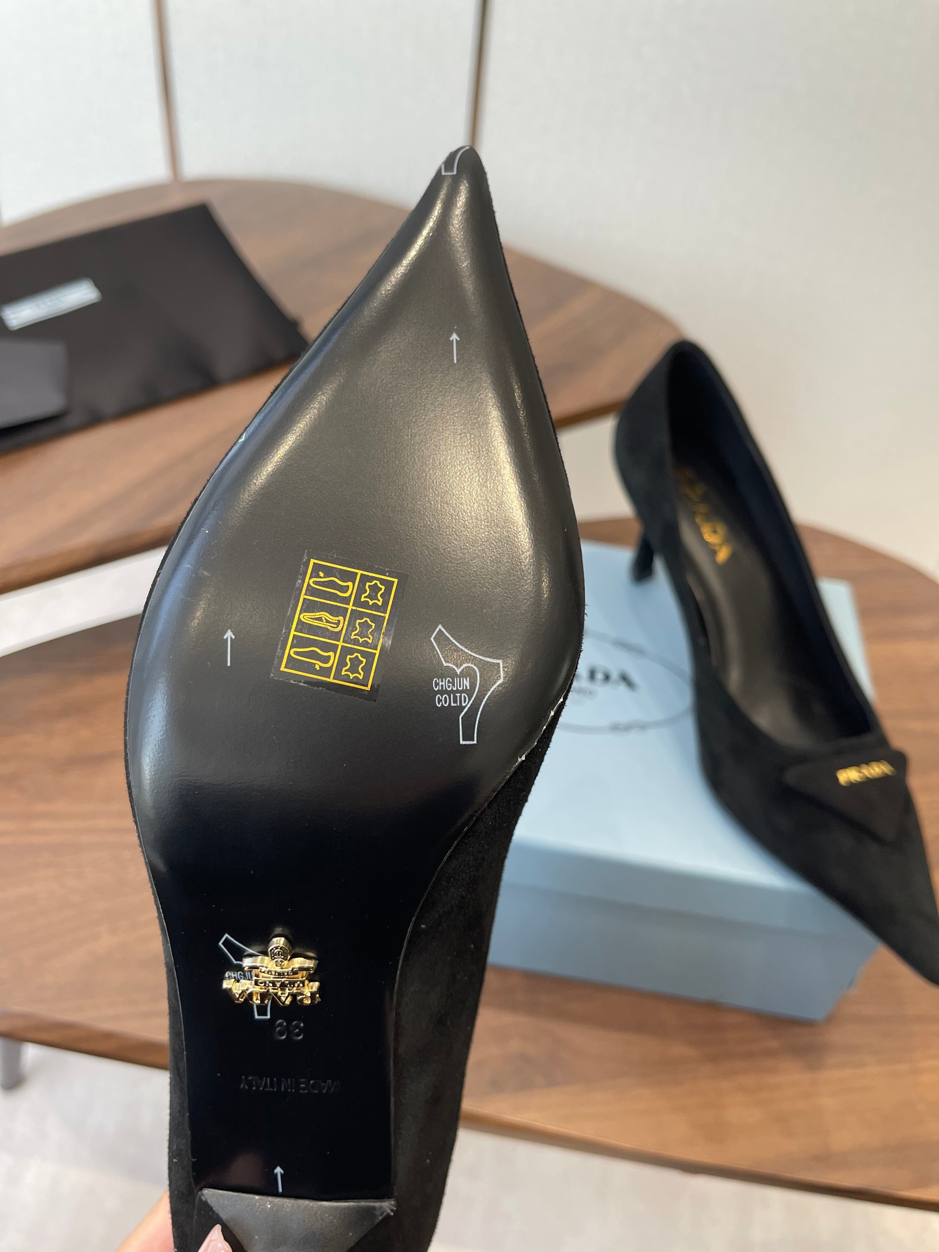 PRADA 26S POINTED TOE HIGH HEELS 75MM IN BLACK SUEDE WITH LOGO