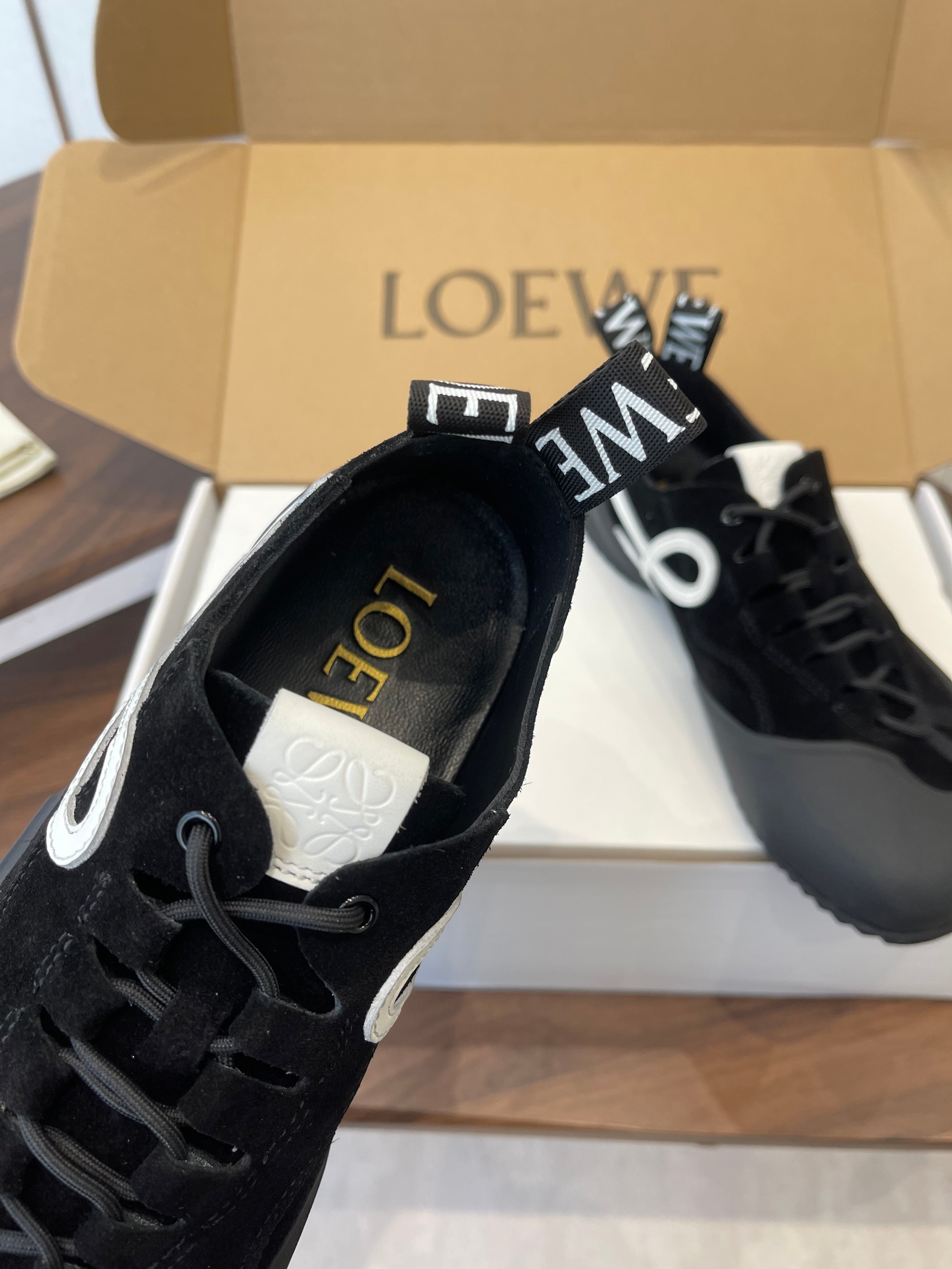 LOEWE 26S FLOW RUNNER SNEAKER 20MM IN BLACK SUEDE