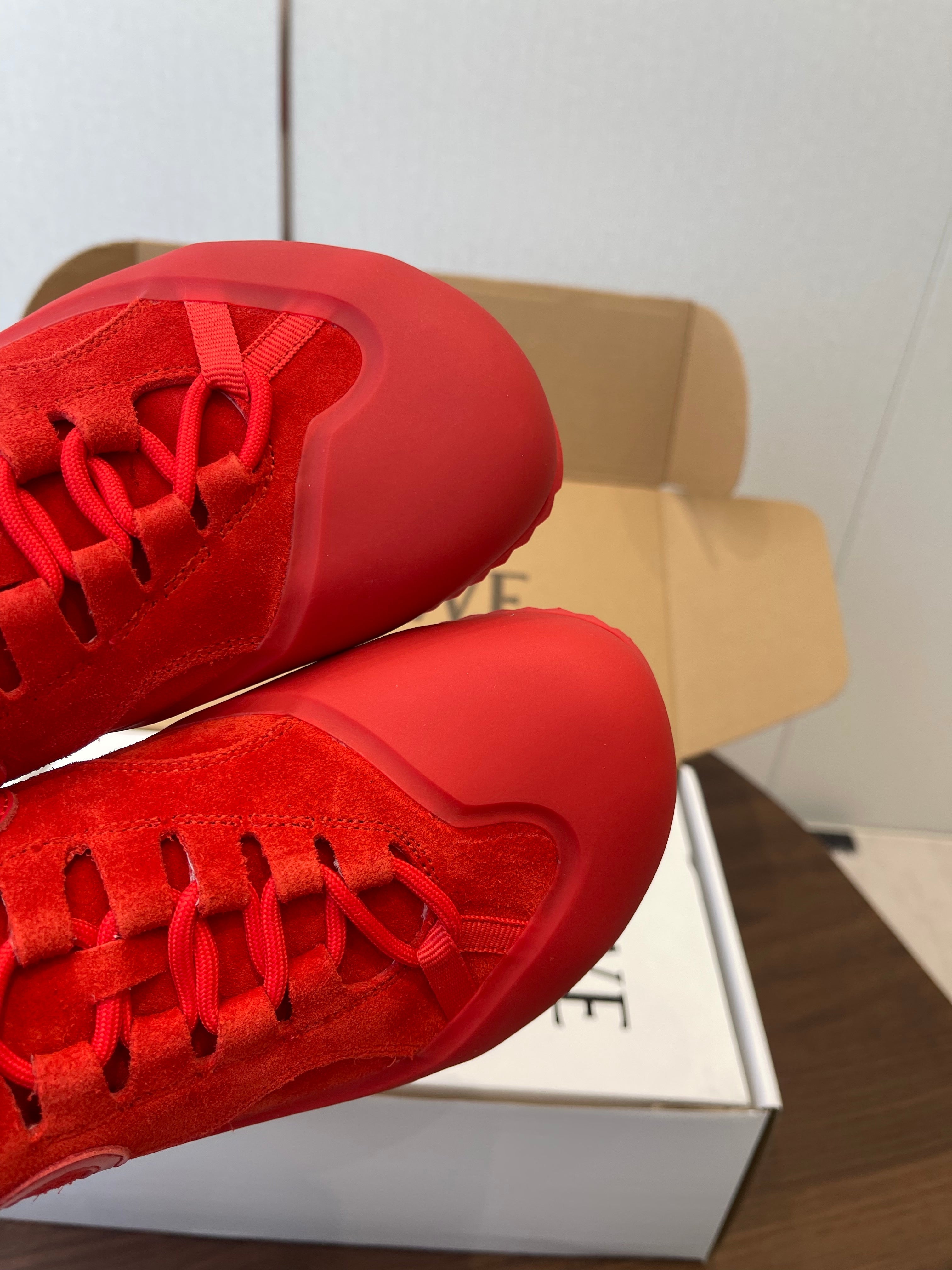 LOEWE 26S FLOW RUNNER SNEAKER 20MM IN DARK RED SUEDE