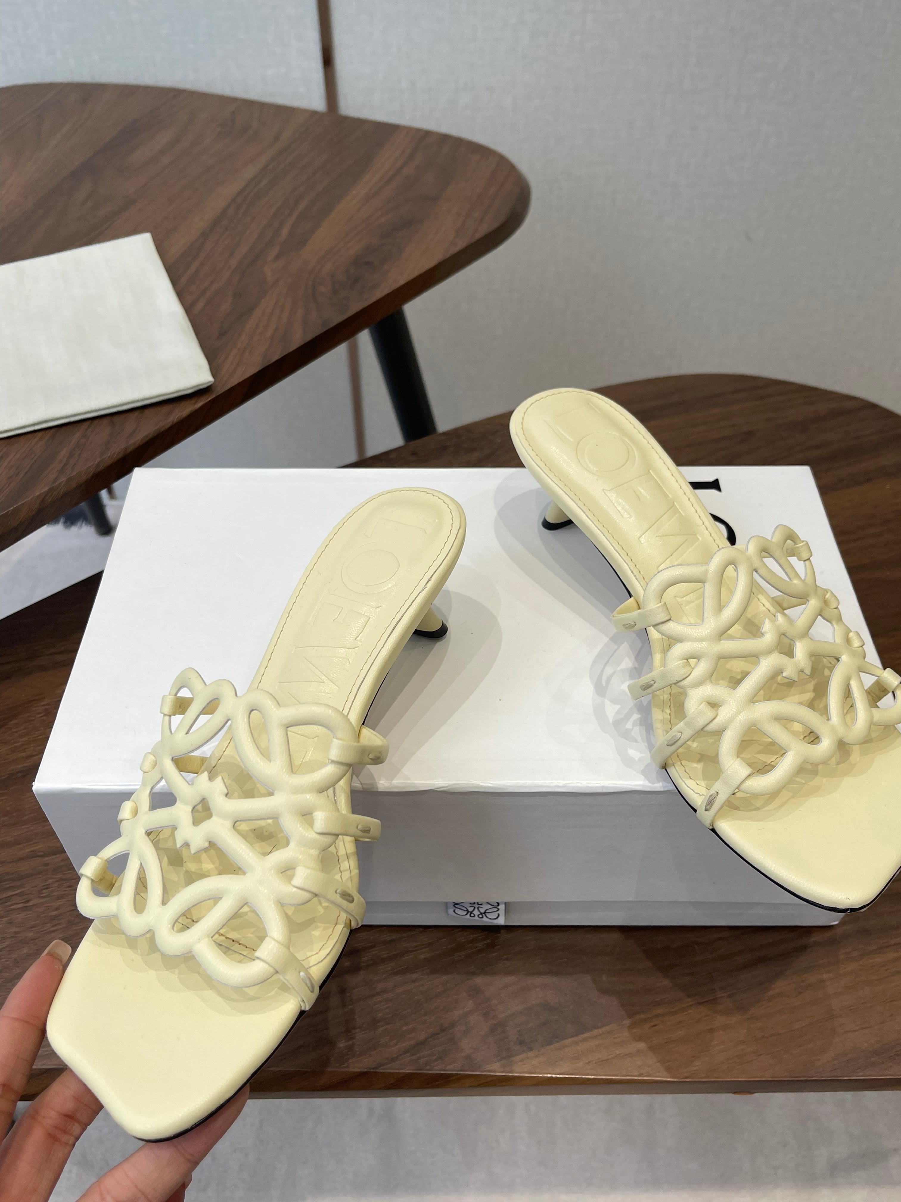 LOEWE 26S HIGH HEEL SANDALS IN LIGHT YELLOW CALFSKIN