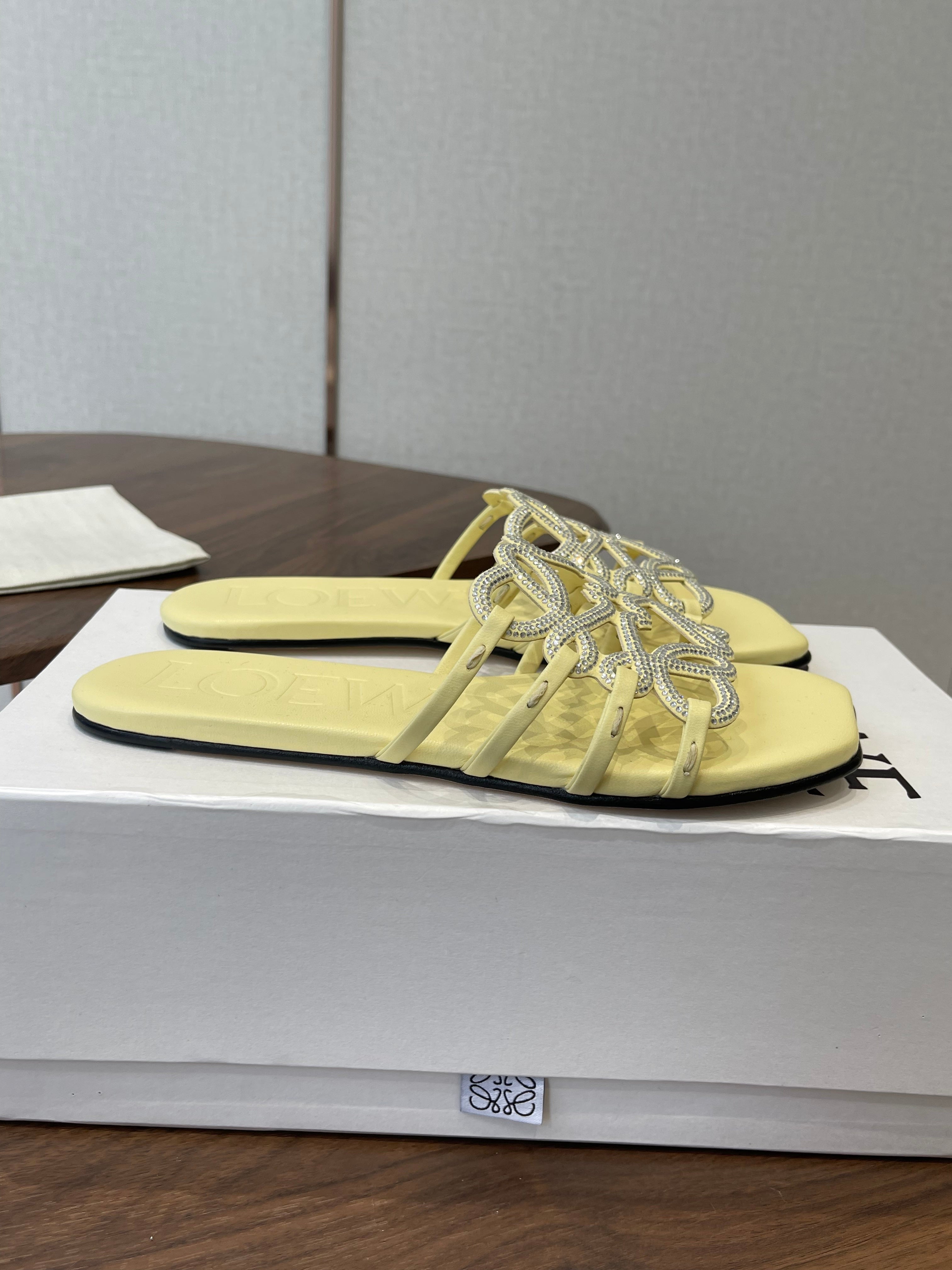 LOEWE 26S FLAT SANDALS IN YELLOW CALFSKIN WITH CRYSTALS