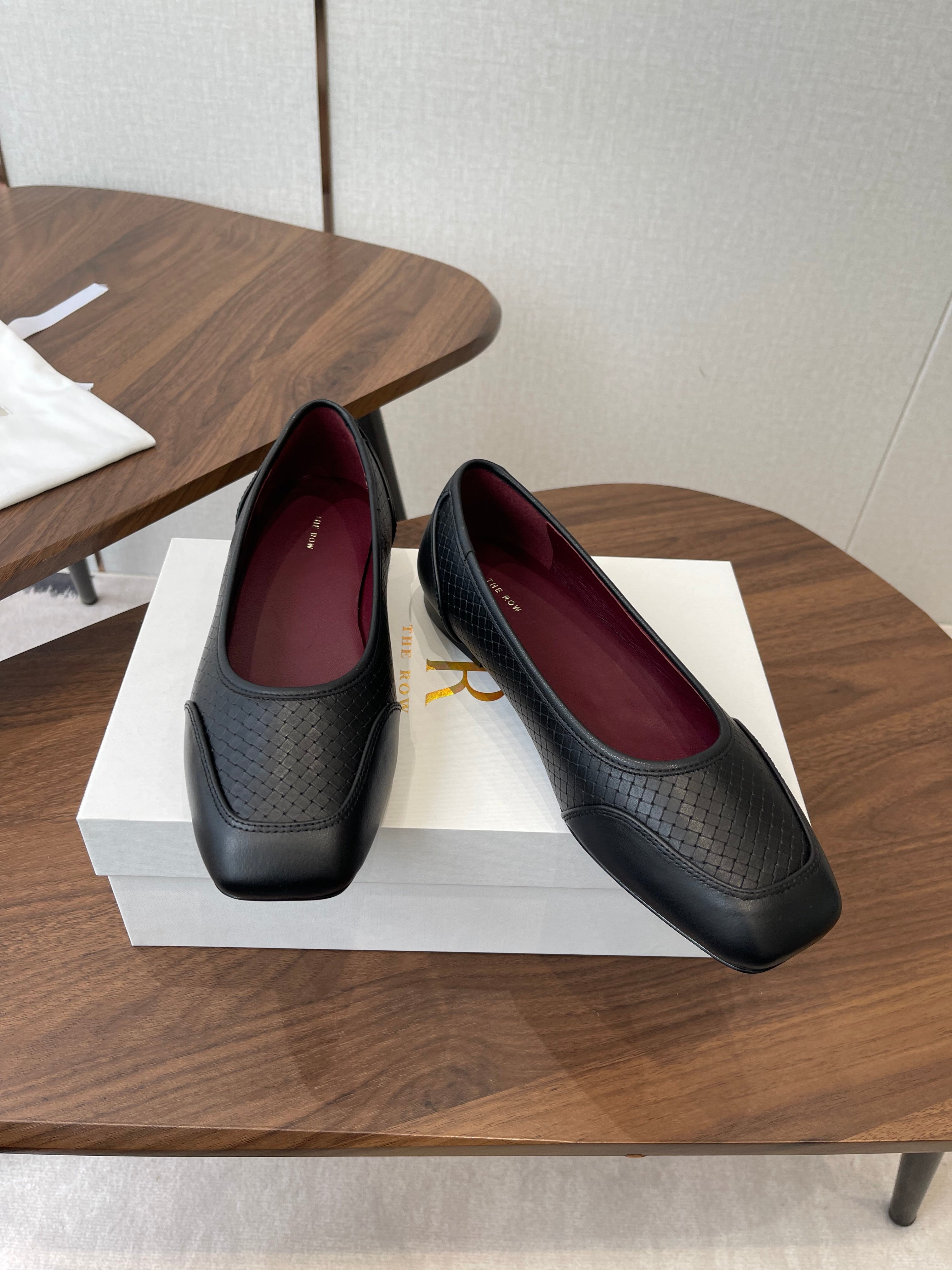 THE ROW 26S SQUARE TOE  BALLET FLATS IN BLACK CALFSKIN